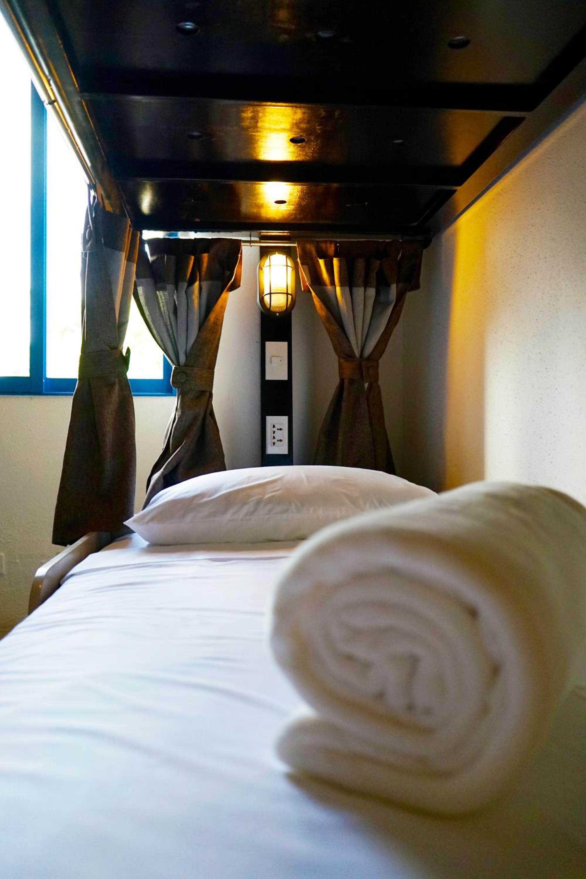 Bed in 6-Bed Mixed Dormitory Room photo 2