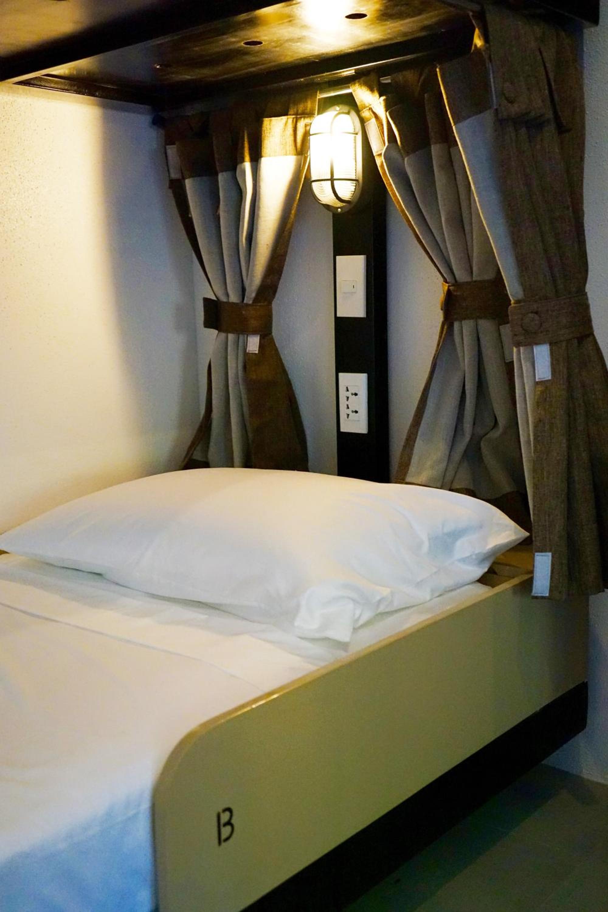 Bed in 6-Bed Female Dormitory Room photo 3