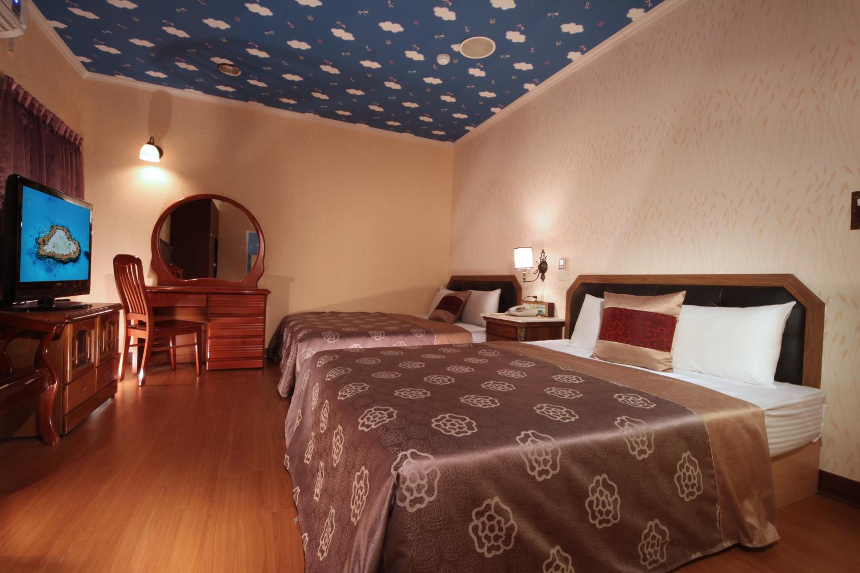 Quadruple Room with Private Garage photo 3
