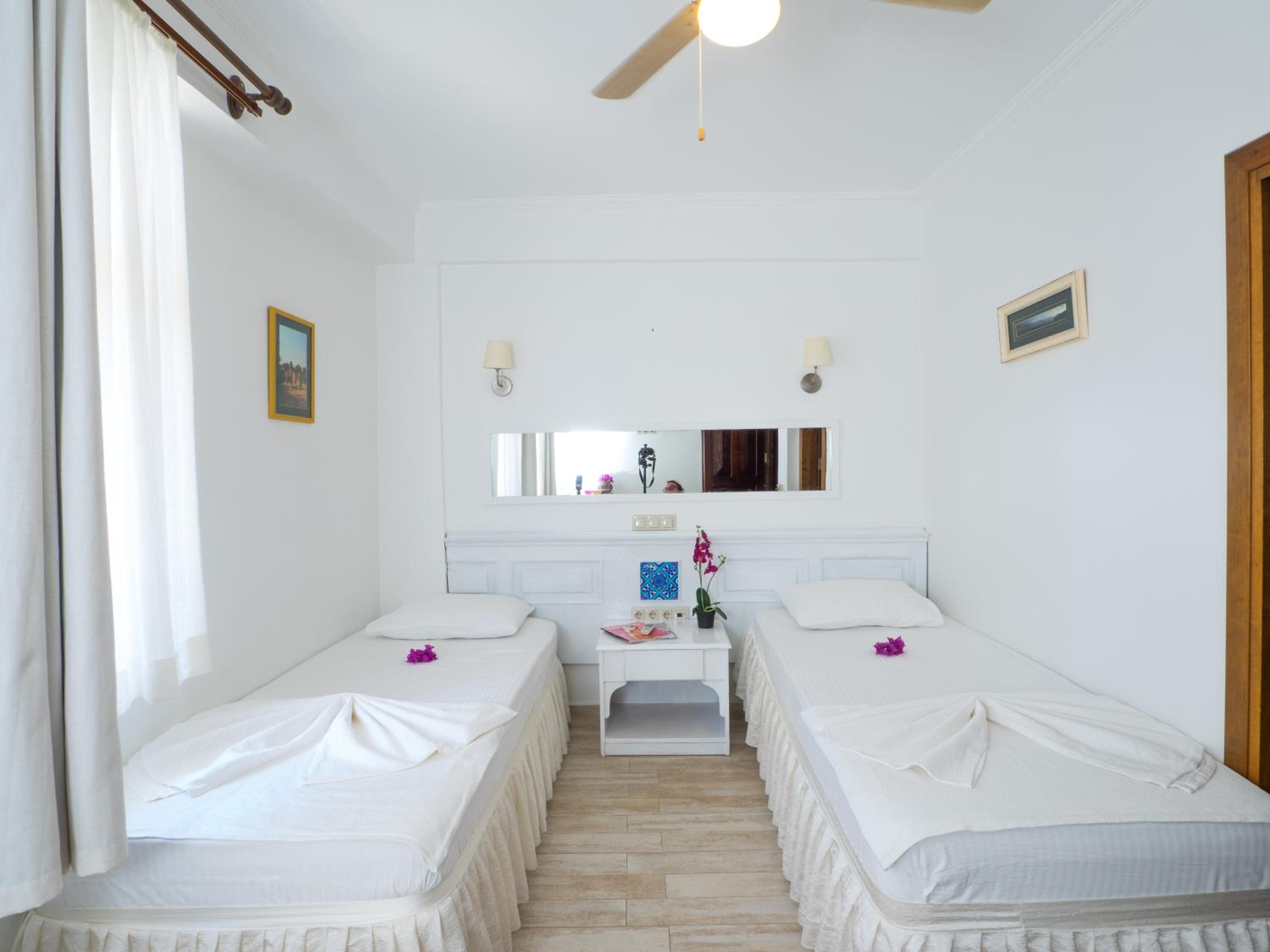 Double or Twin Room with Garden View - Photo 12