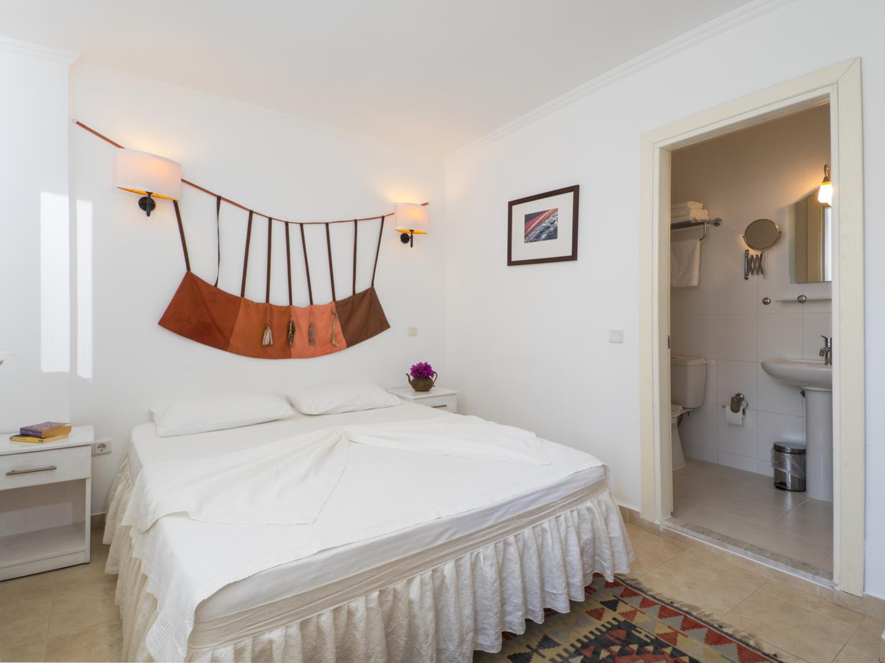 Double or Twin Room with Garden View - Photo 8