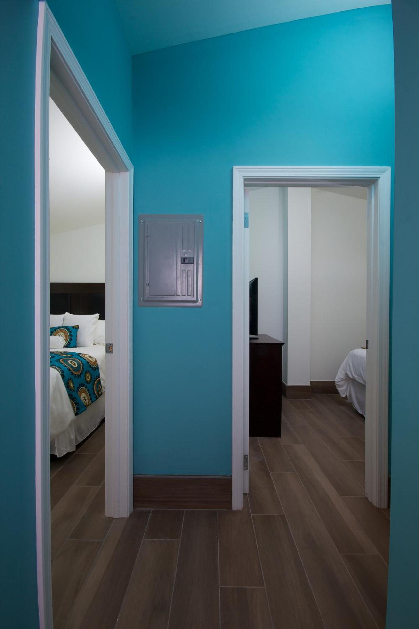 Suite, 2 Bedrooms (King-Twin)