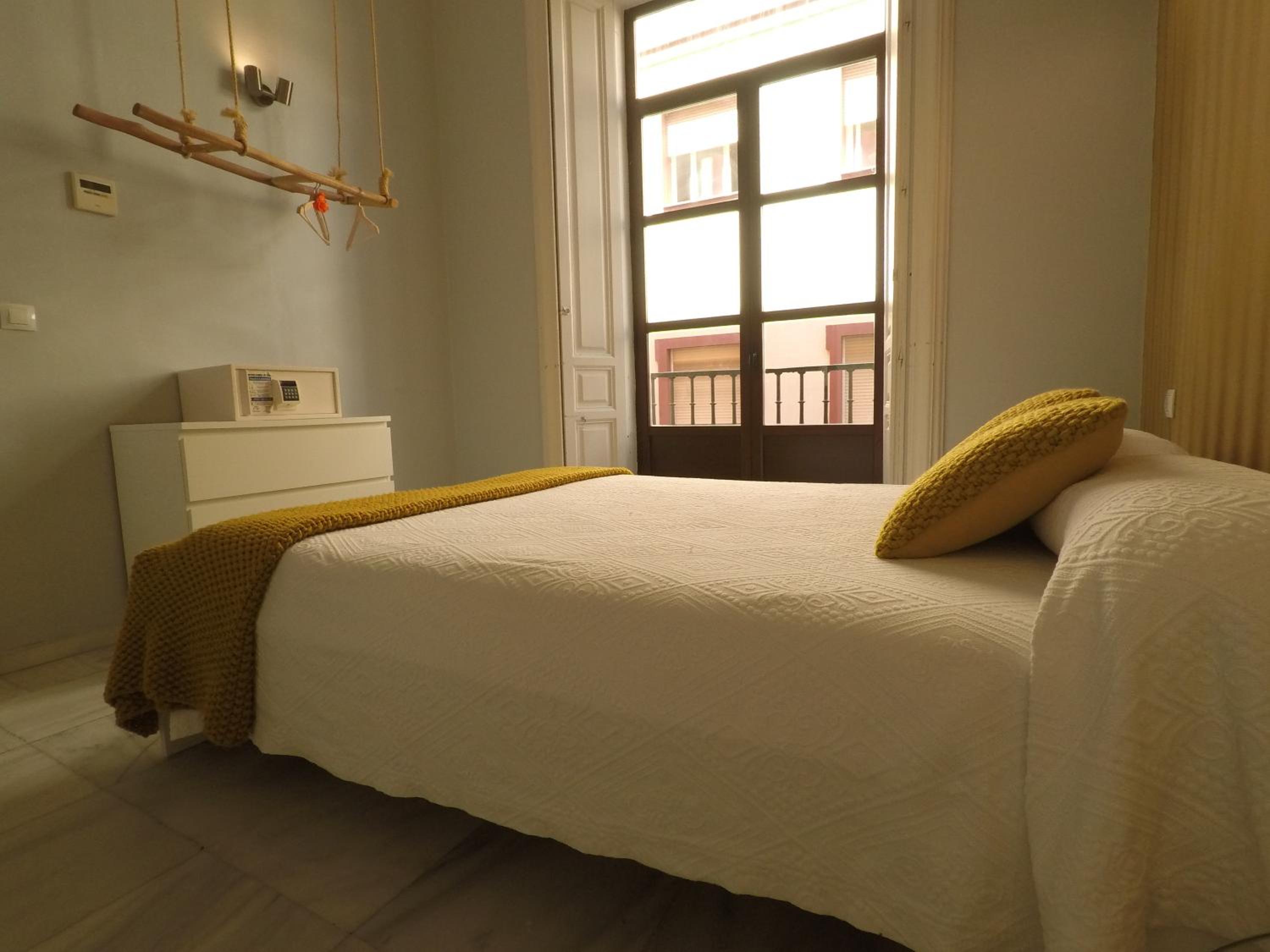 Double Room with Private Bathroom - Photo 2