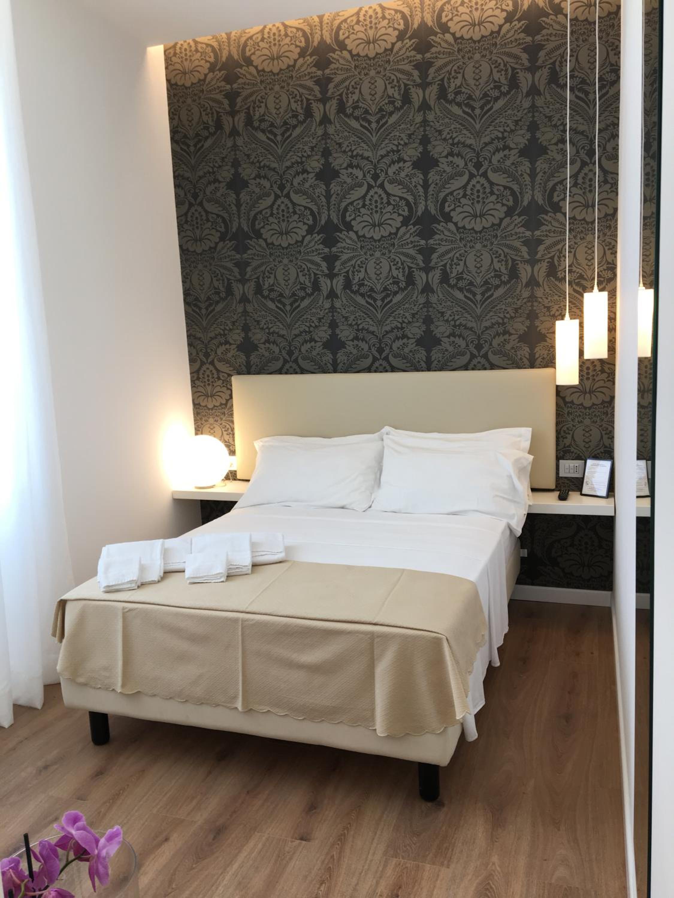 Queen Room - Photo 2
