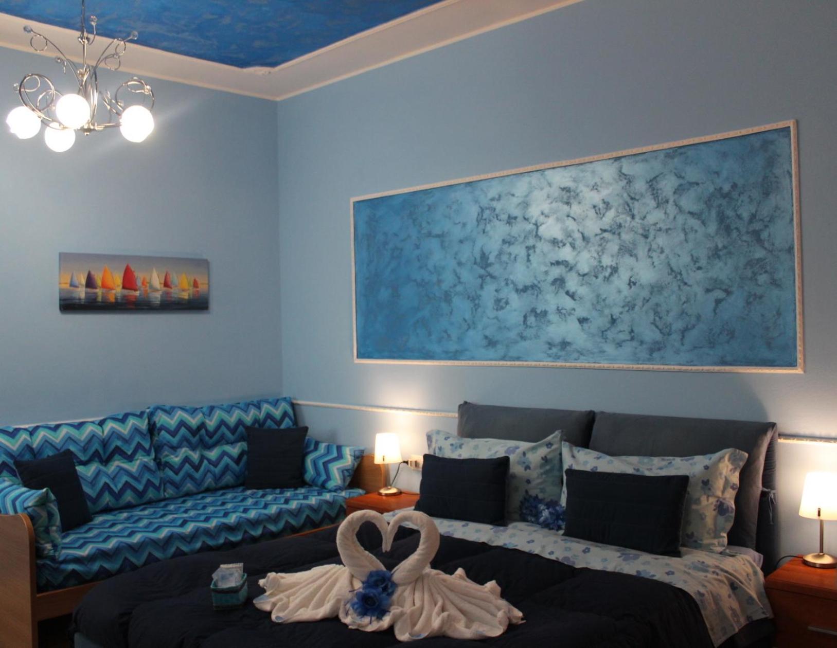 Superior Family Room - Photo 6