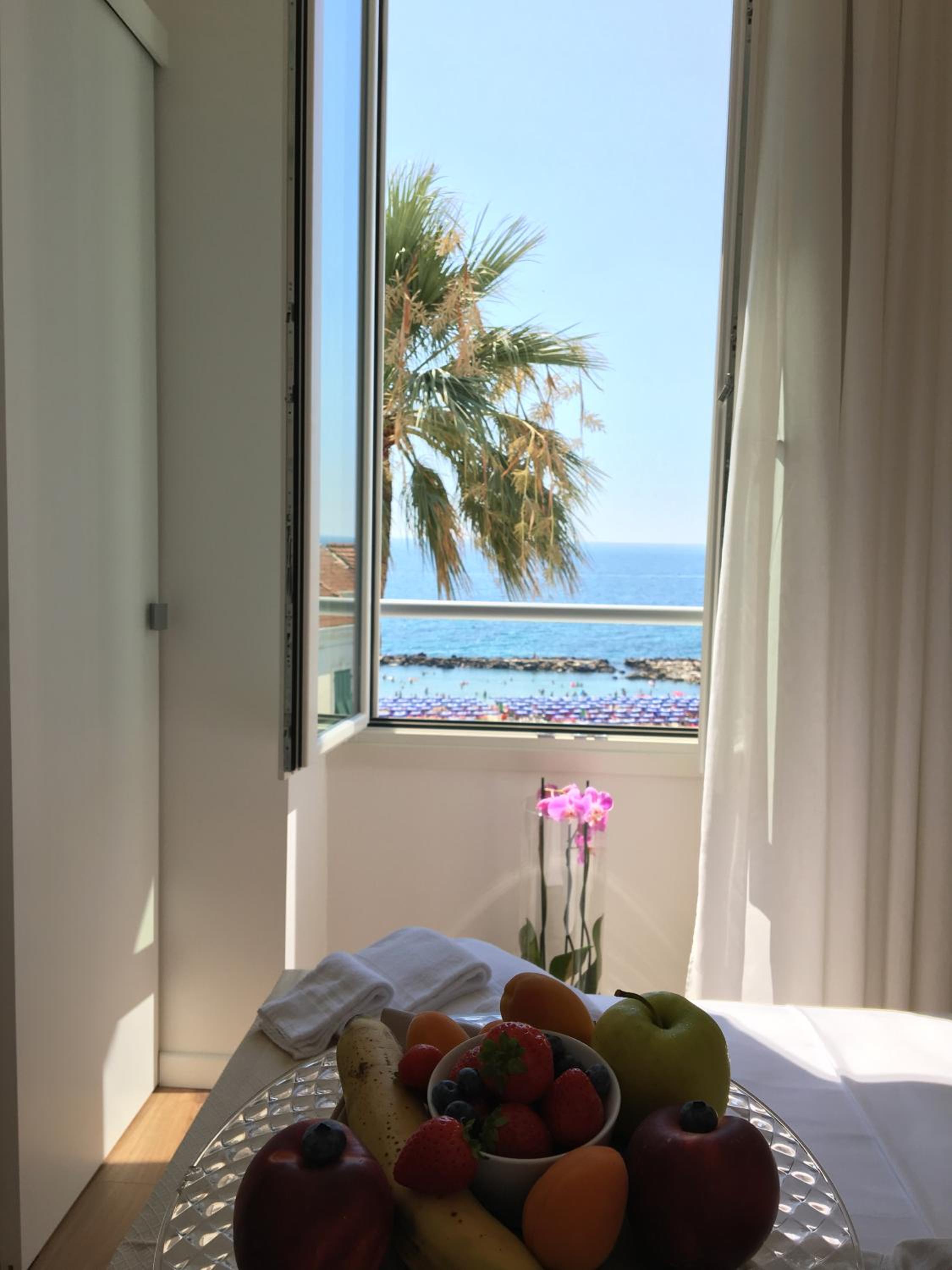 Queen Room with Sea View - Photo 7