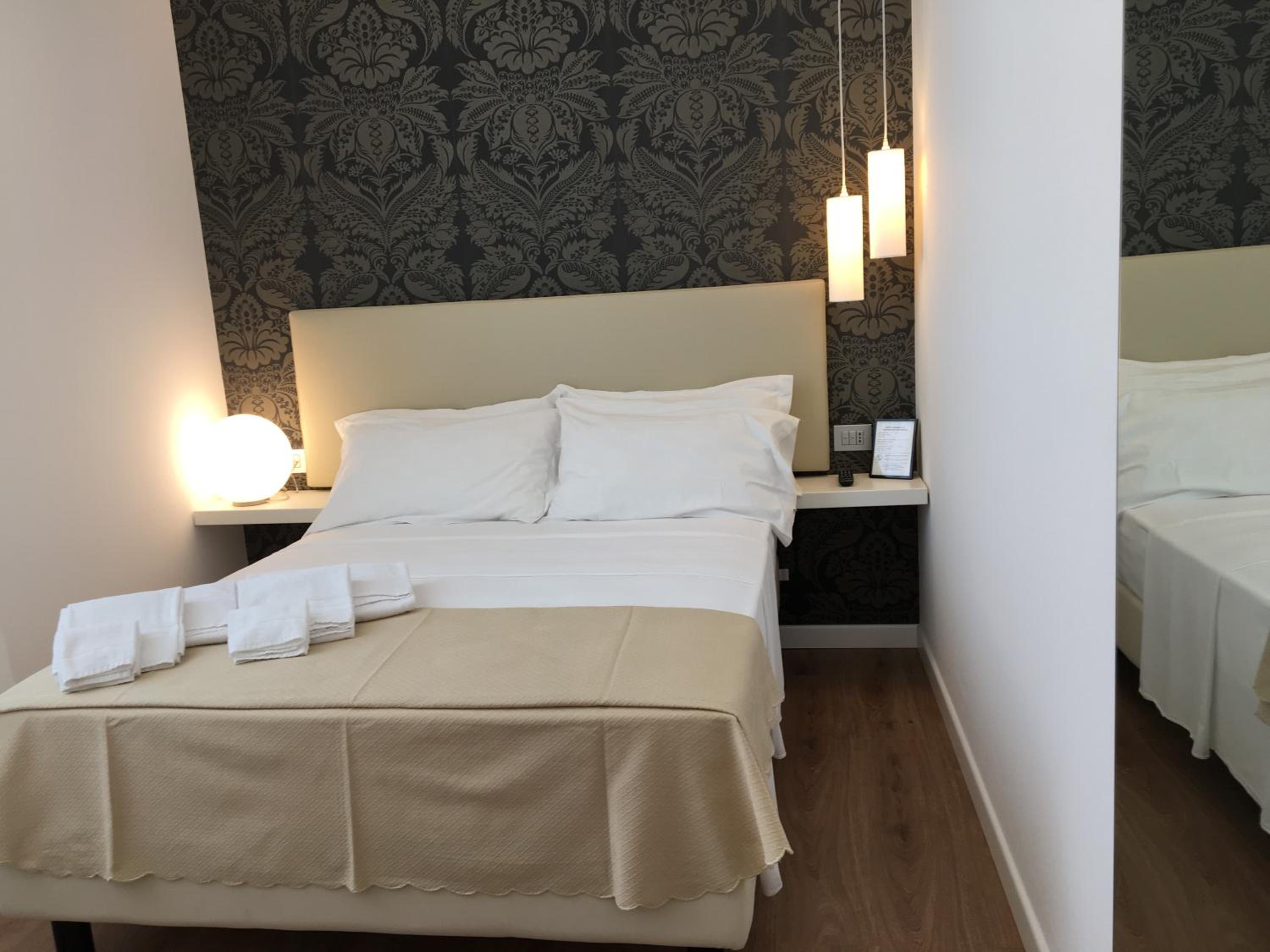 Queen Room with Sea View - Photo 6