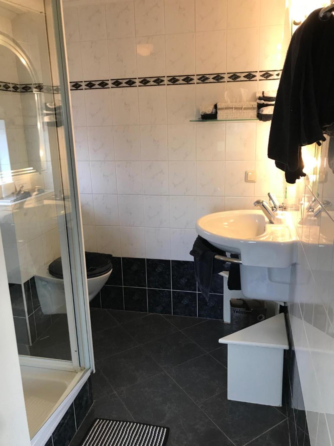 Budget Double Room photo 3