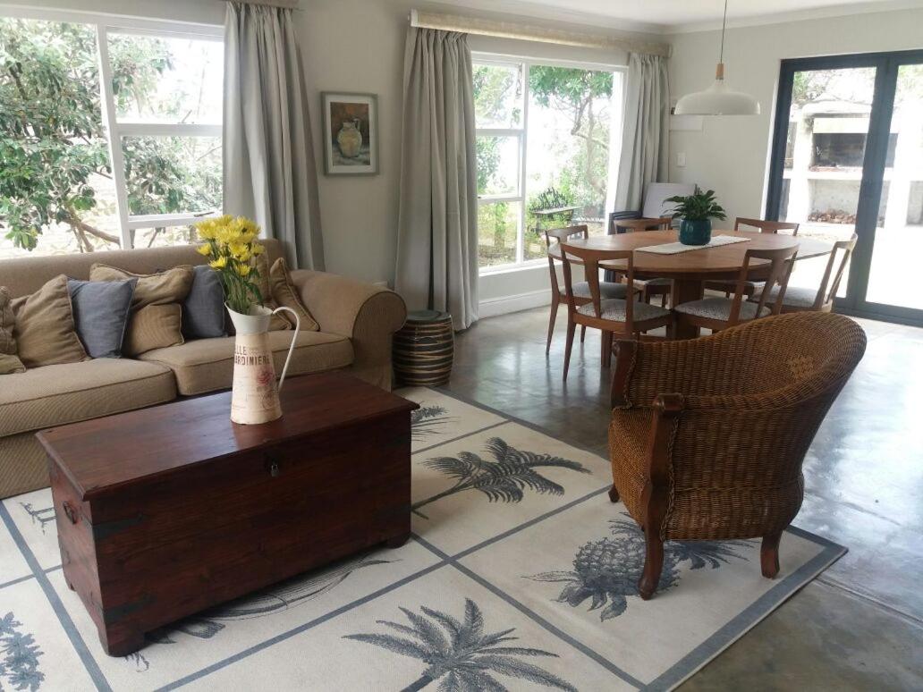 Five-Bedroom House photo 3