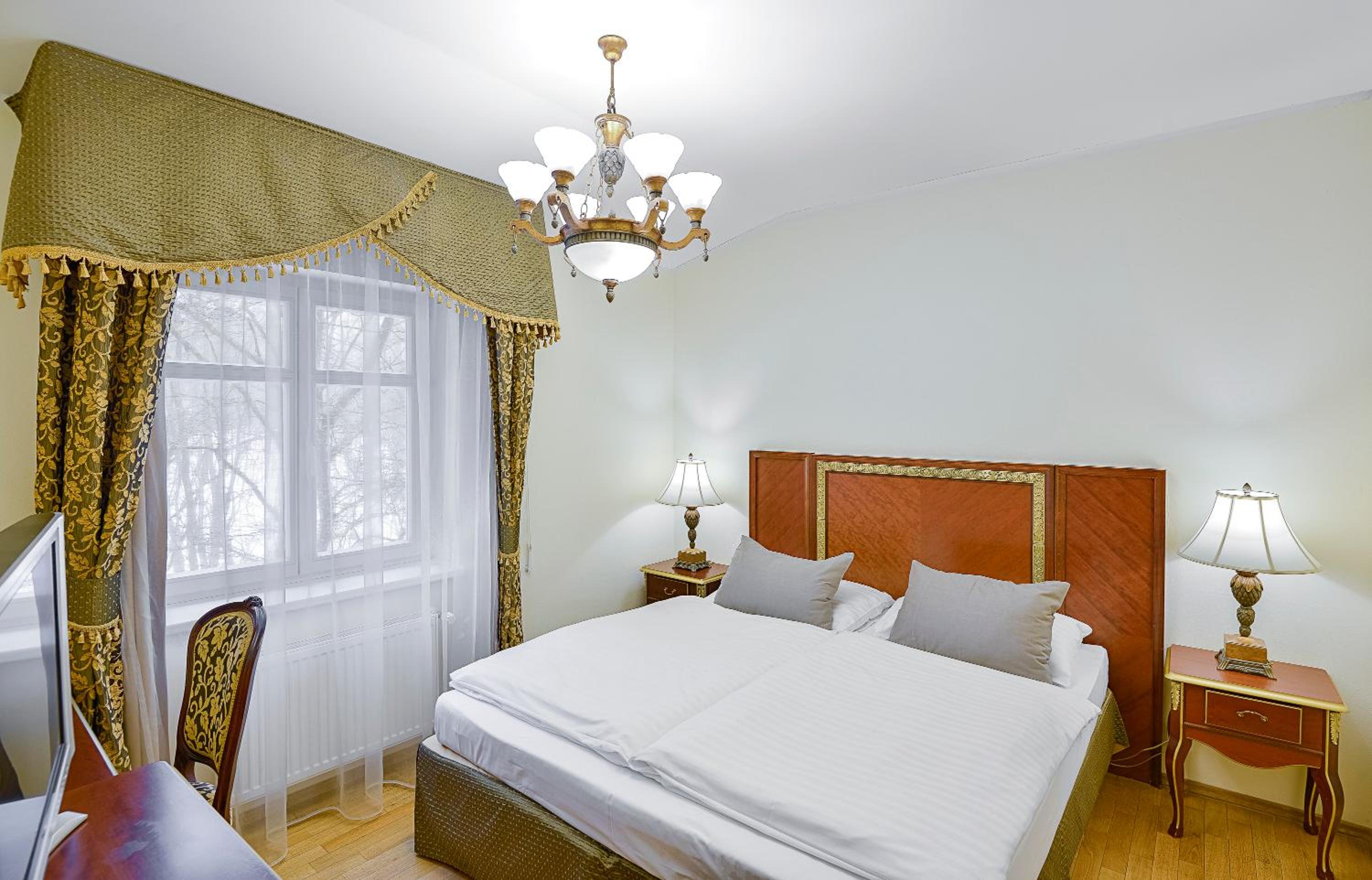 Three-Bedroom Apartment with Balcony - Photo 1