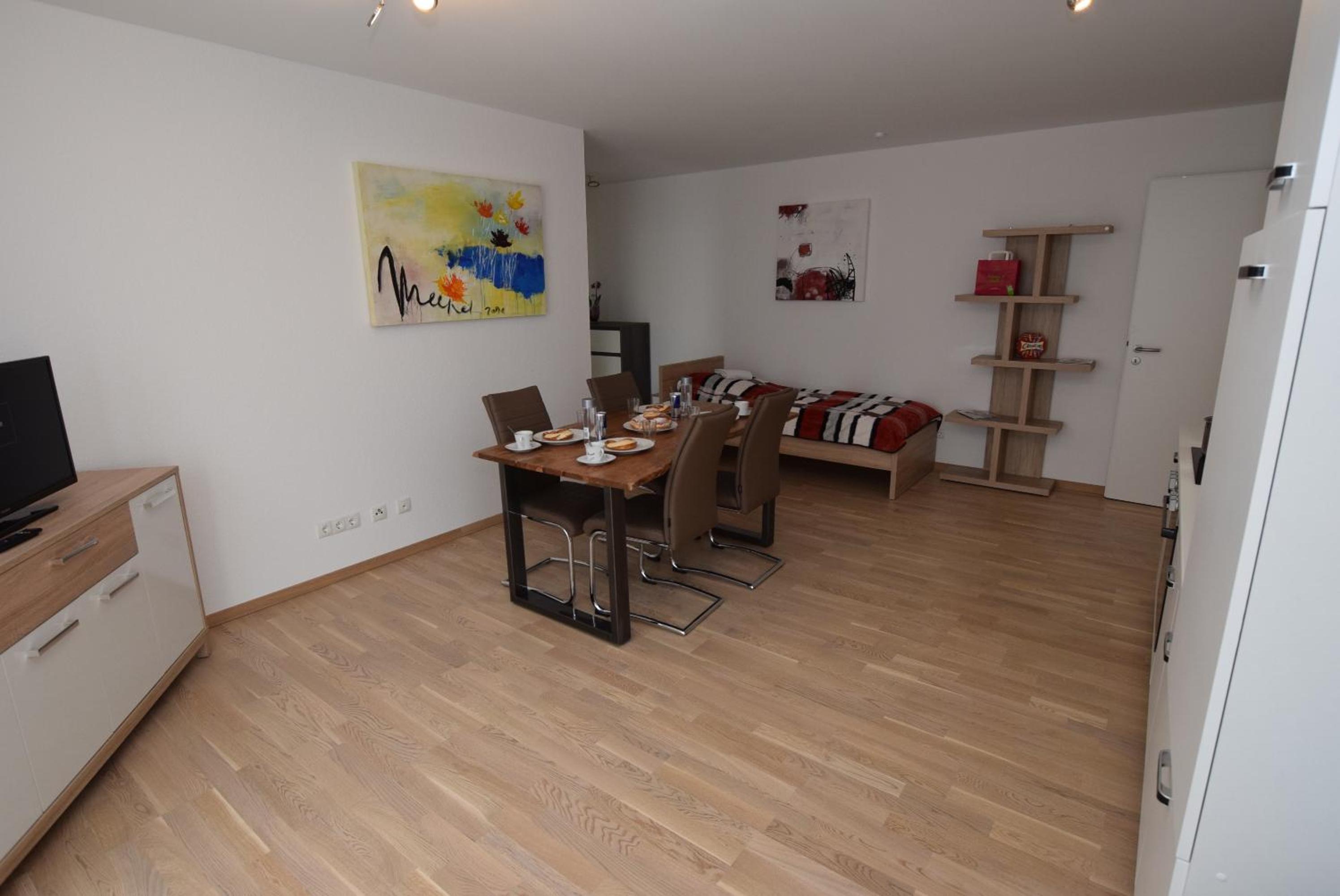 Apartment 103 photo 3