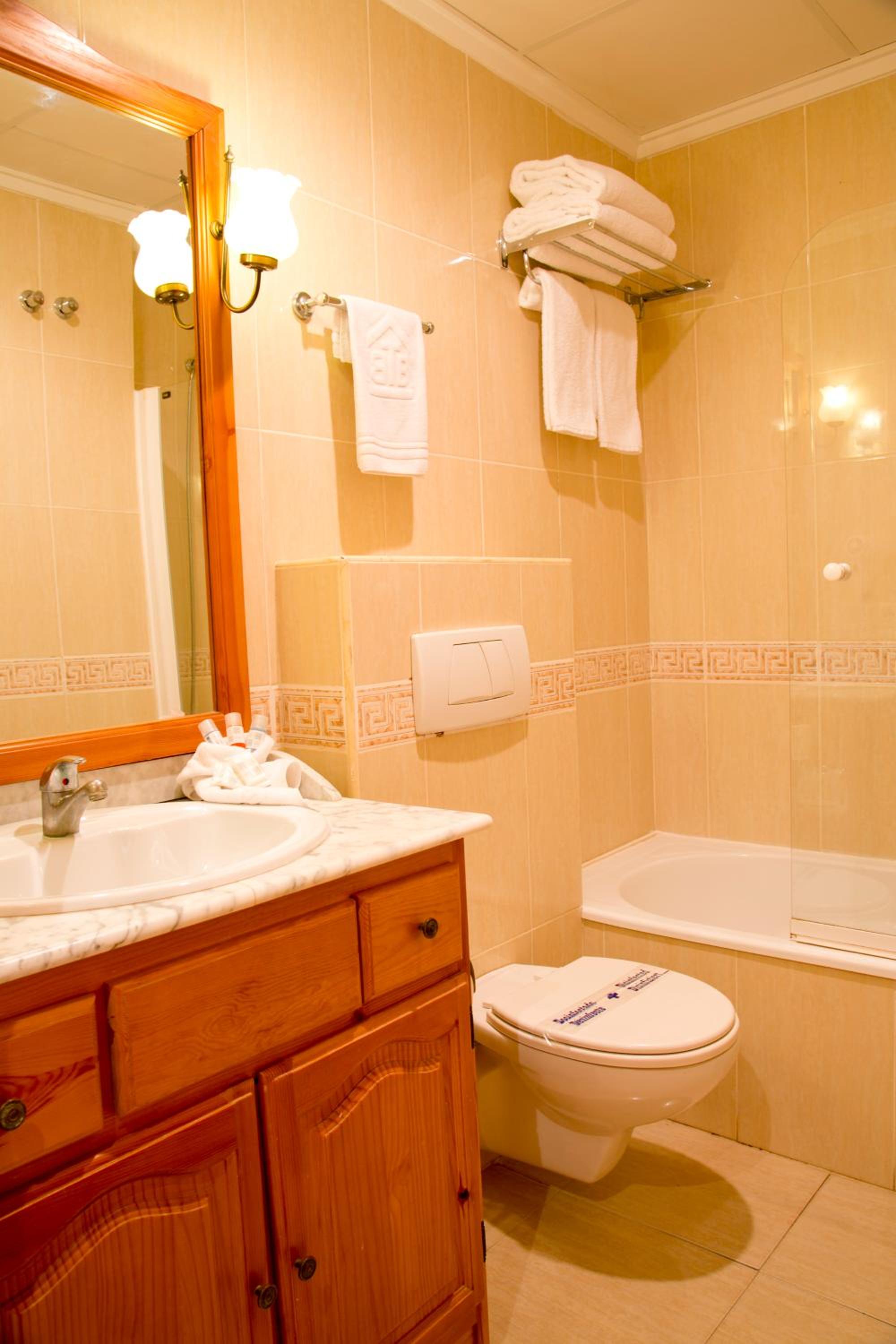 One-Bedroom Apartment (1 Adult) - Photo 2