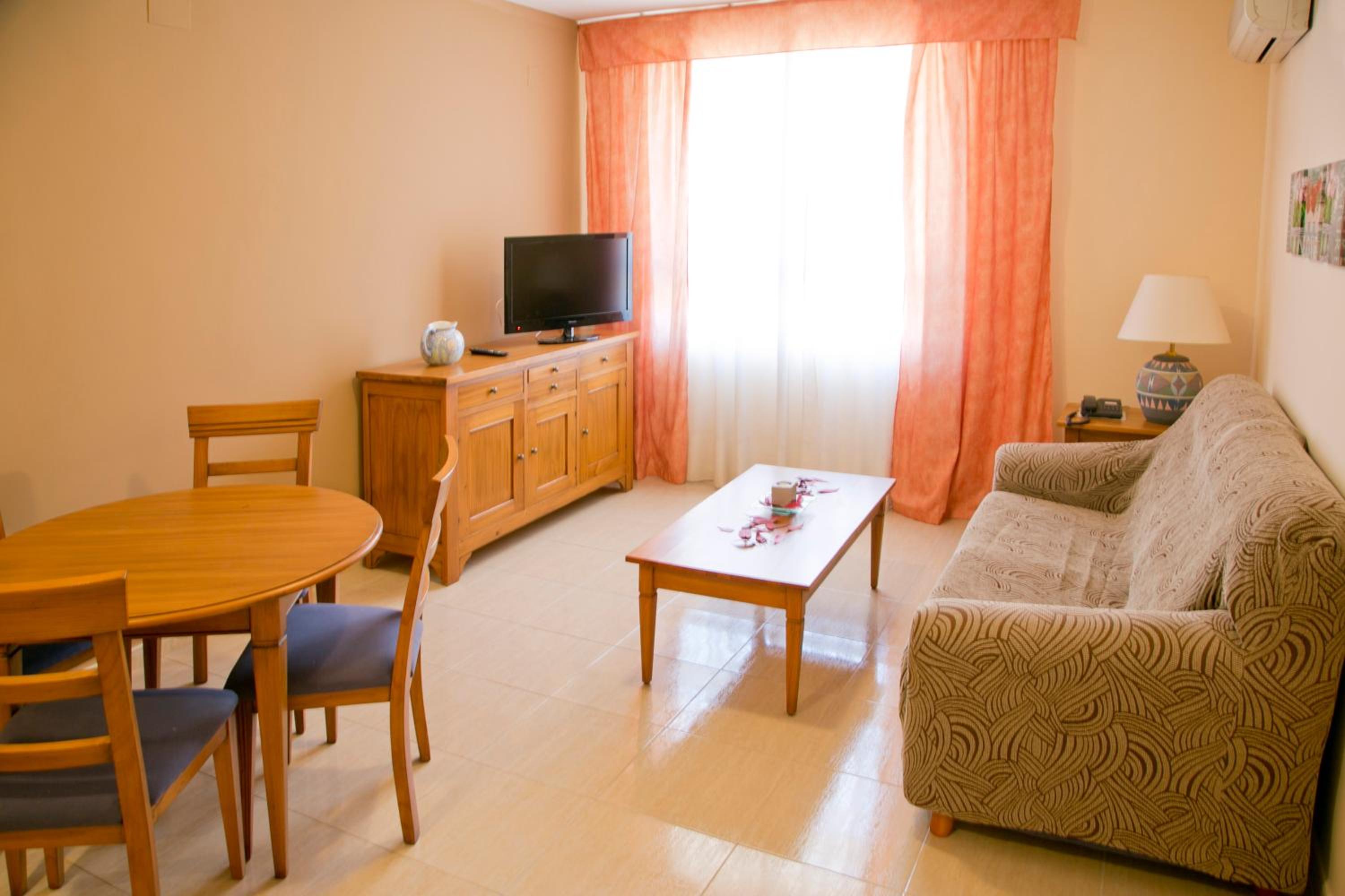 One-Bedroom Apartment (1 Adult) - Photo 9
