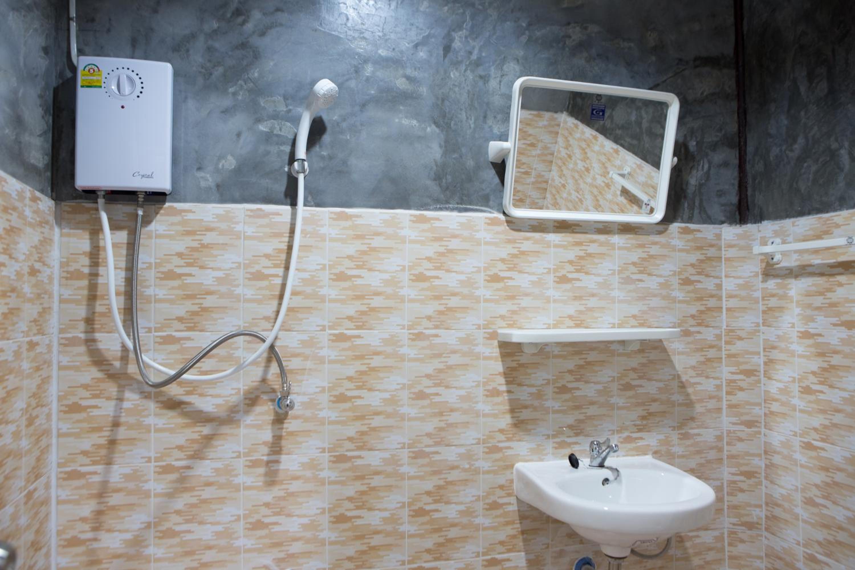 Double Room with Private Bathroom - Photo 3