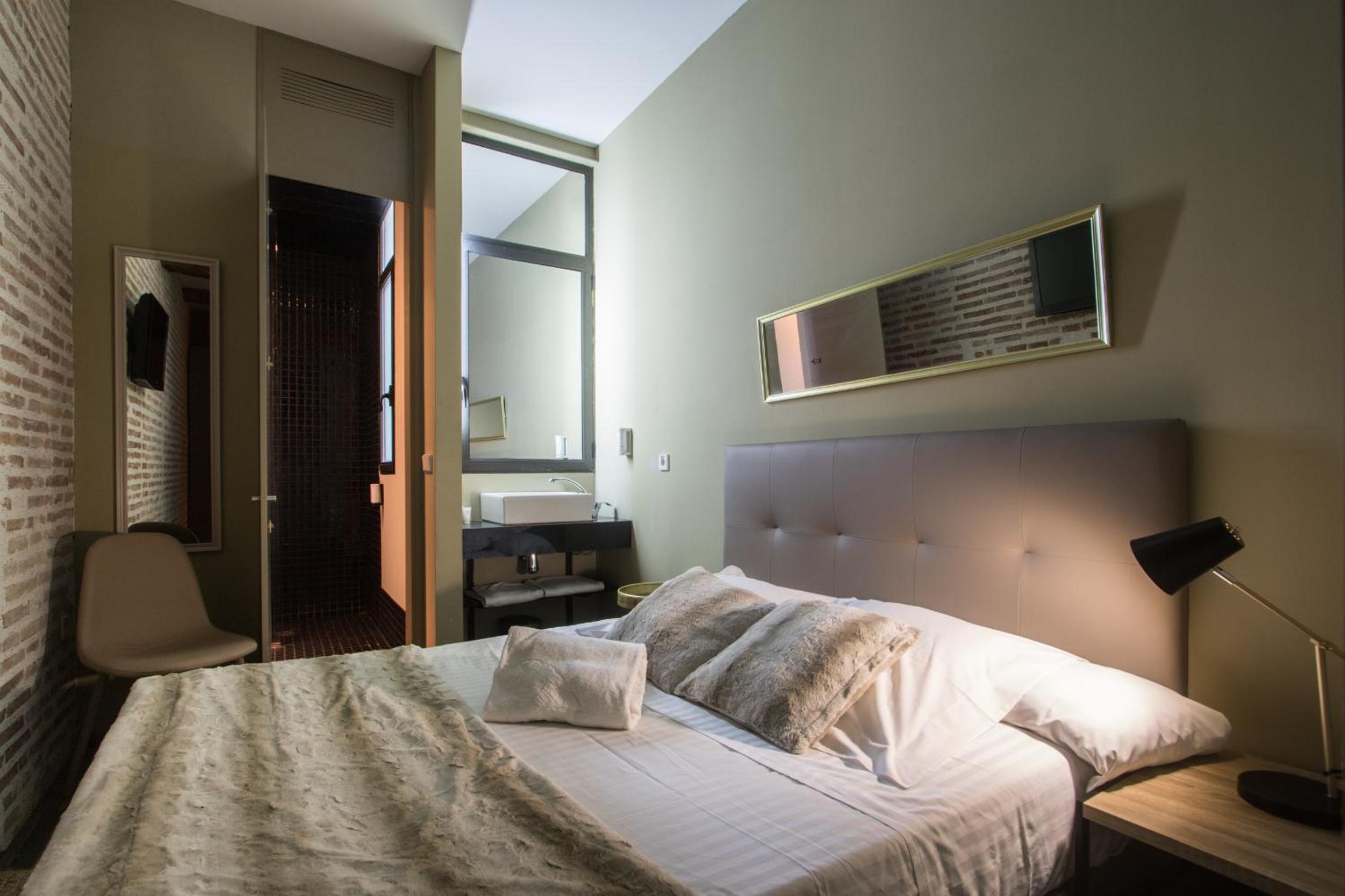 Double or Twin Room - Photo 5