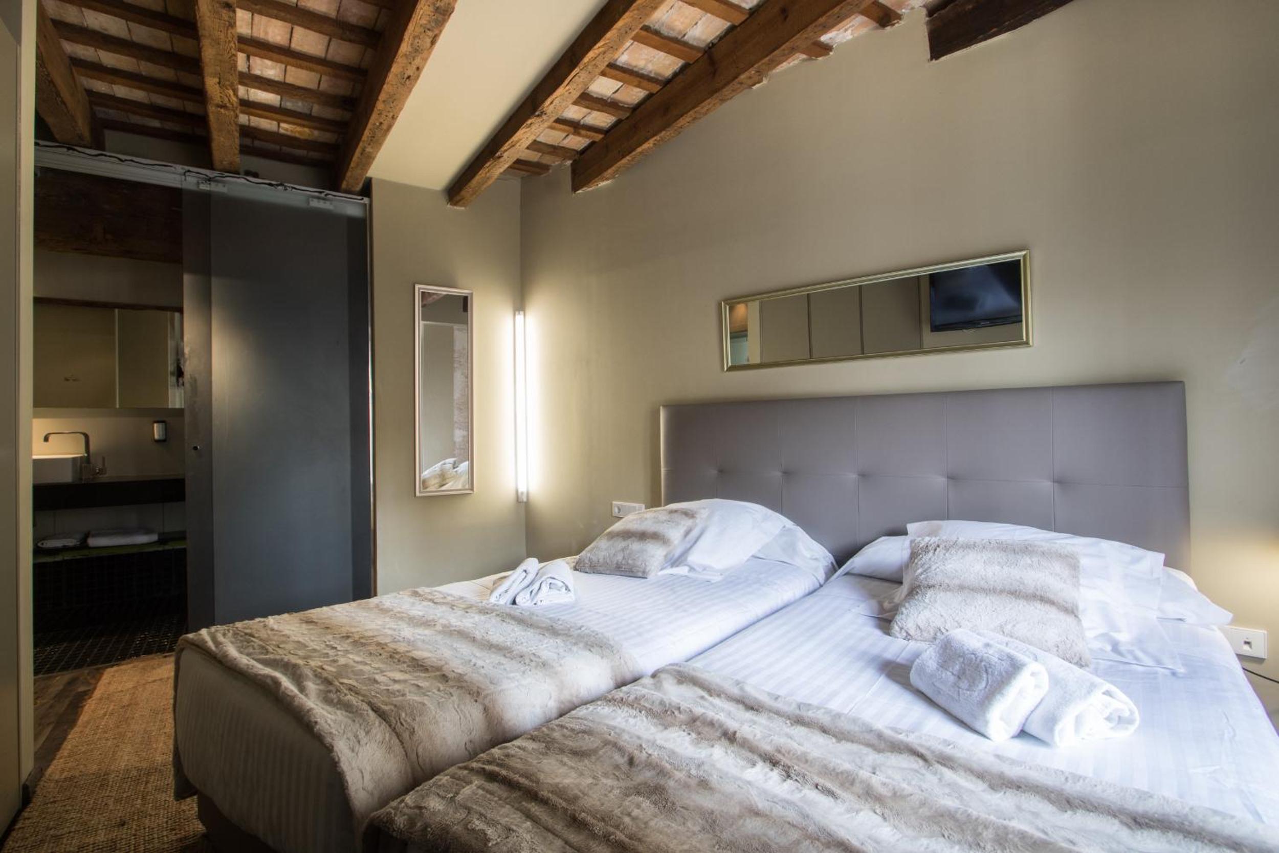 Double or Twin Room - Photo 2