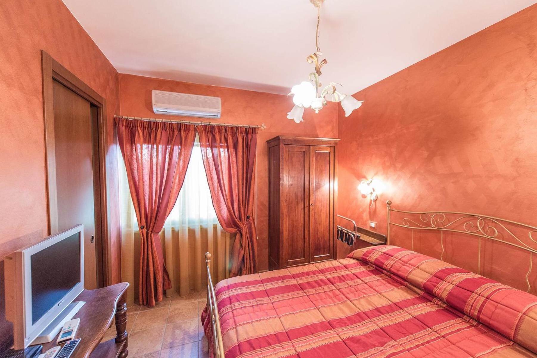Double Room with Private Bathroom photo 1
