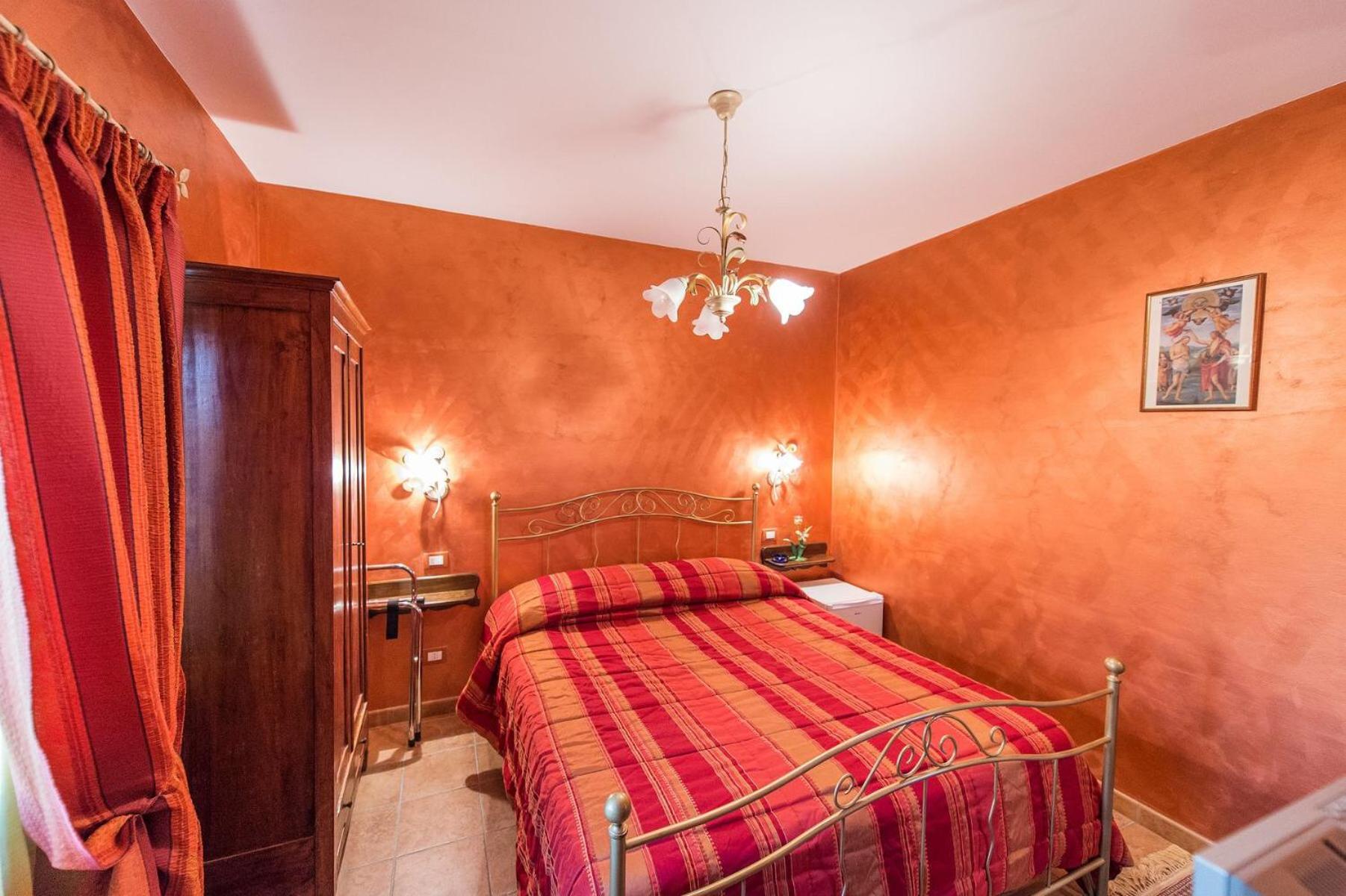 Double Room with Private Bathroom photo 2