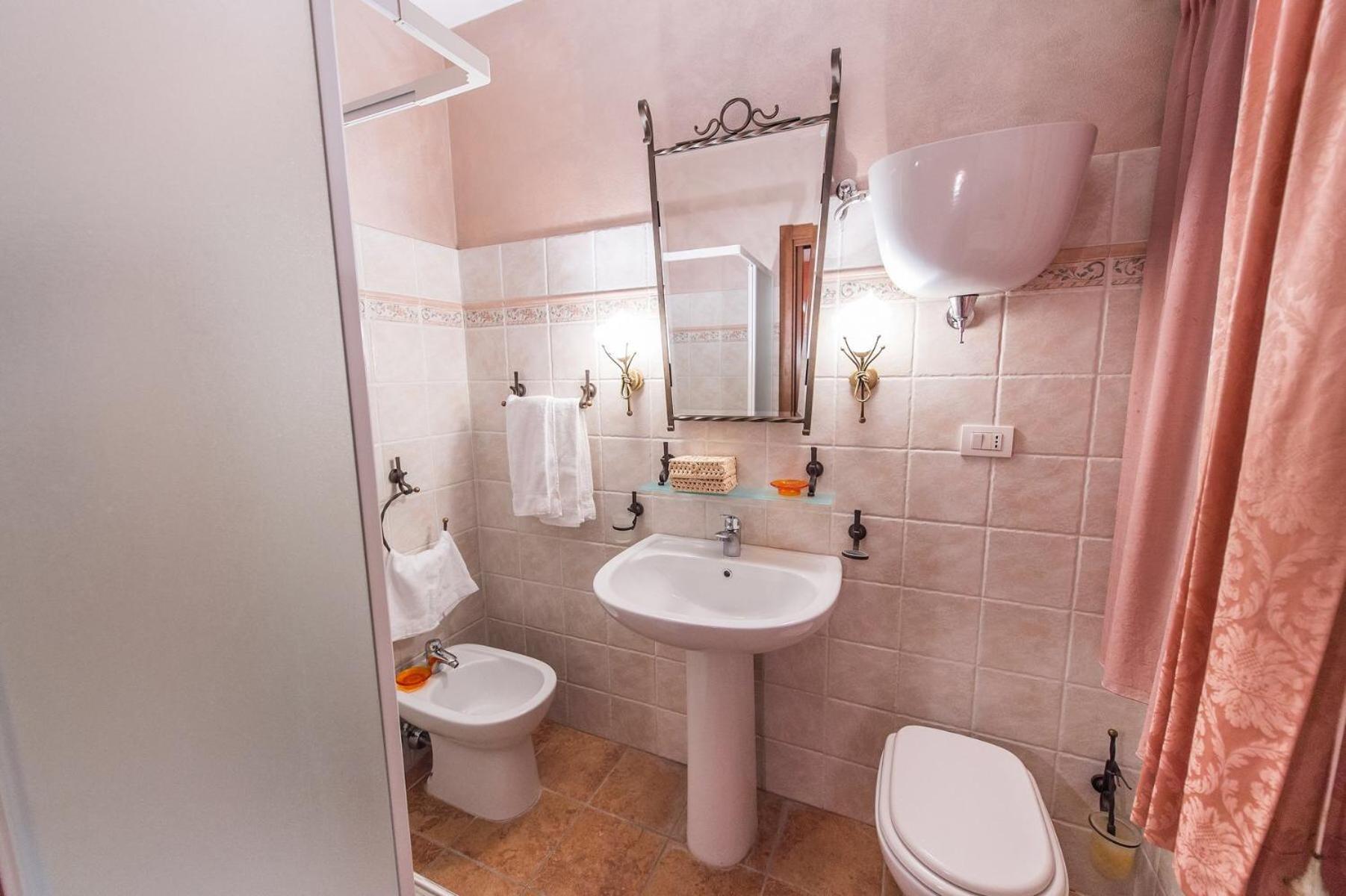 Double Room with Private Bathroom photo 3