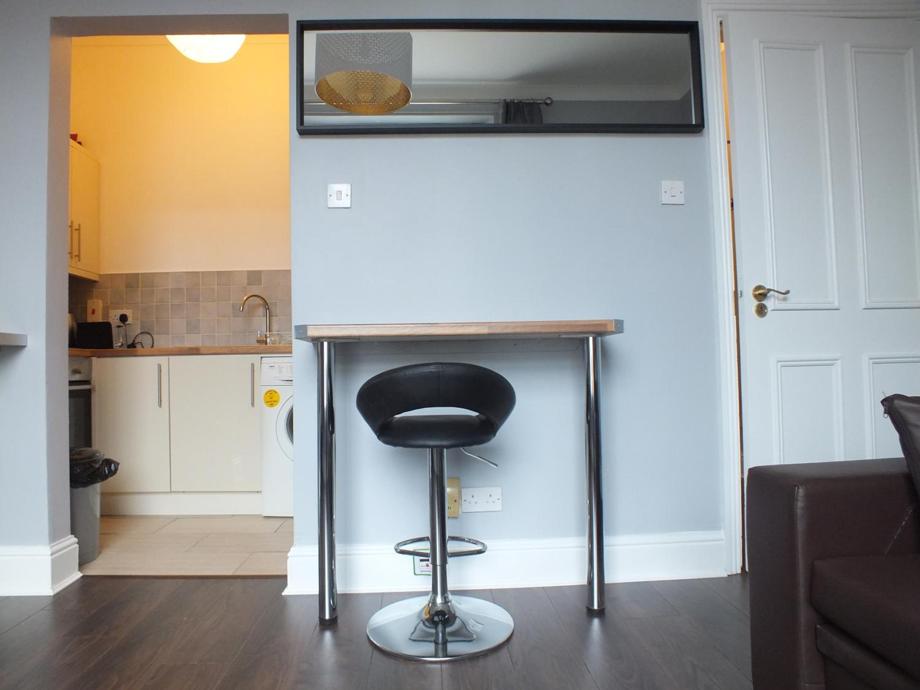 One-Bedroom Apartment photo 2