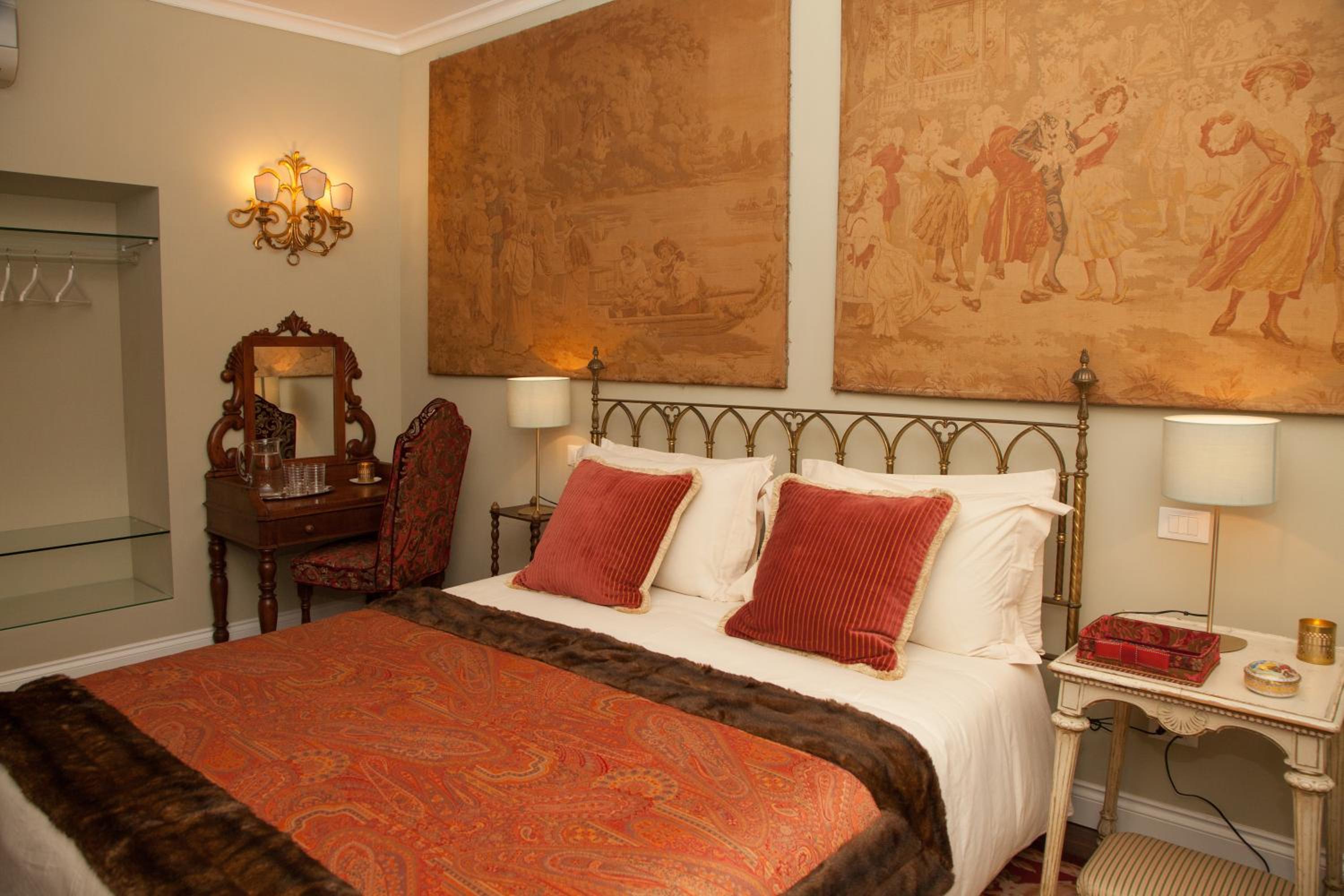 One-Bedroom Suite - Photo 3