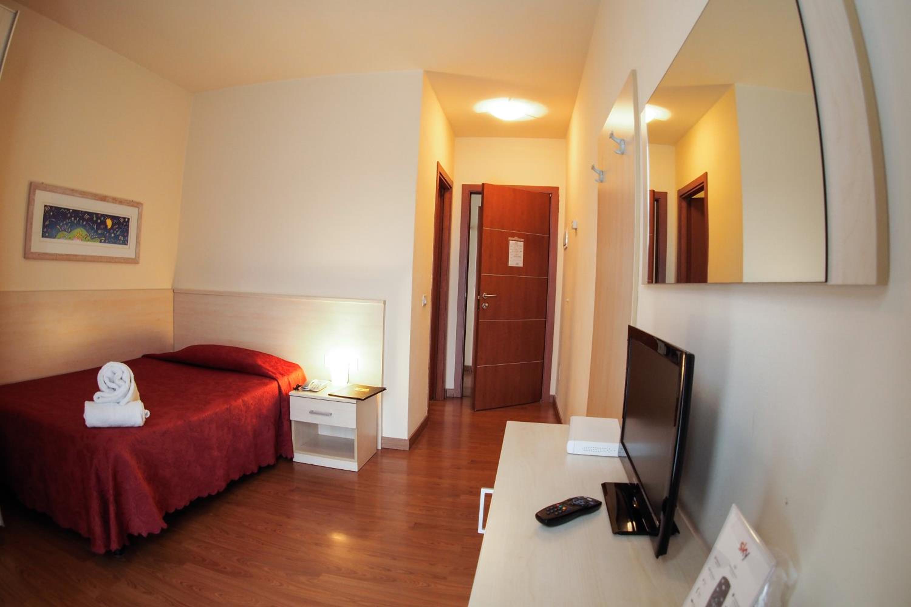 Single Room photo 2