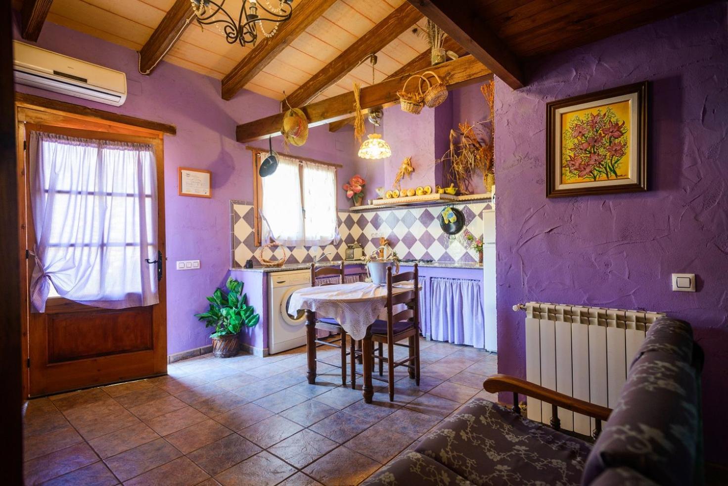 Apartment with Terrace - Photo 6