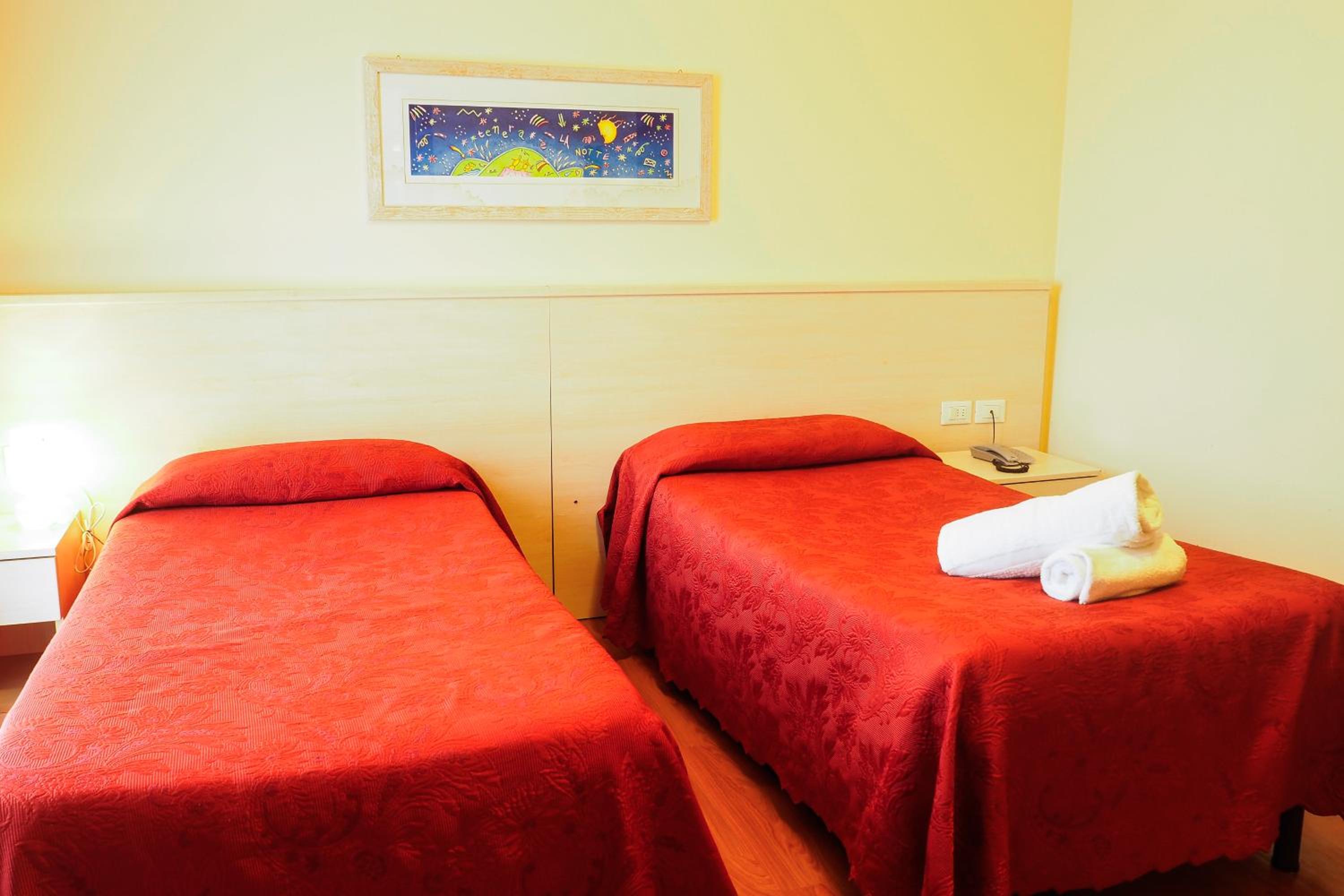 Standard Twin Room - Photo 5