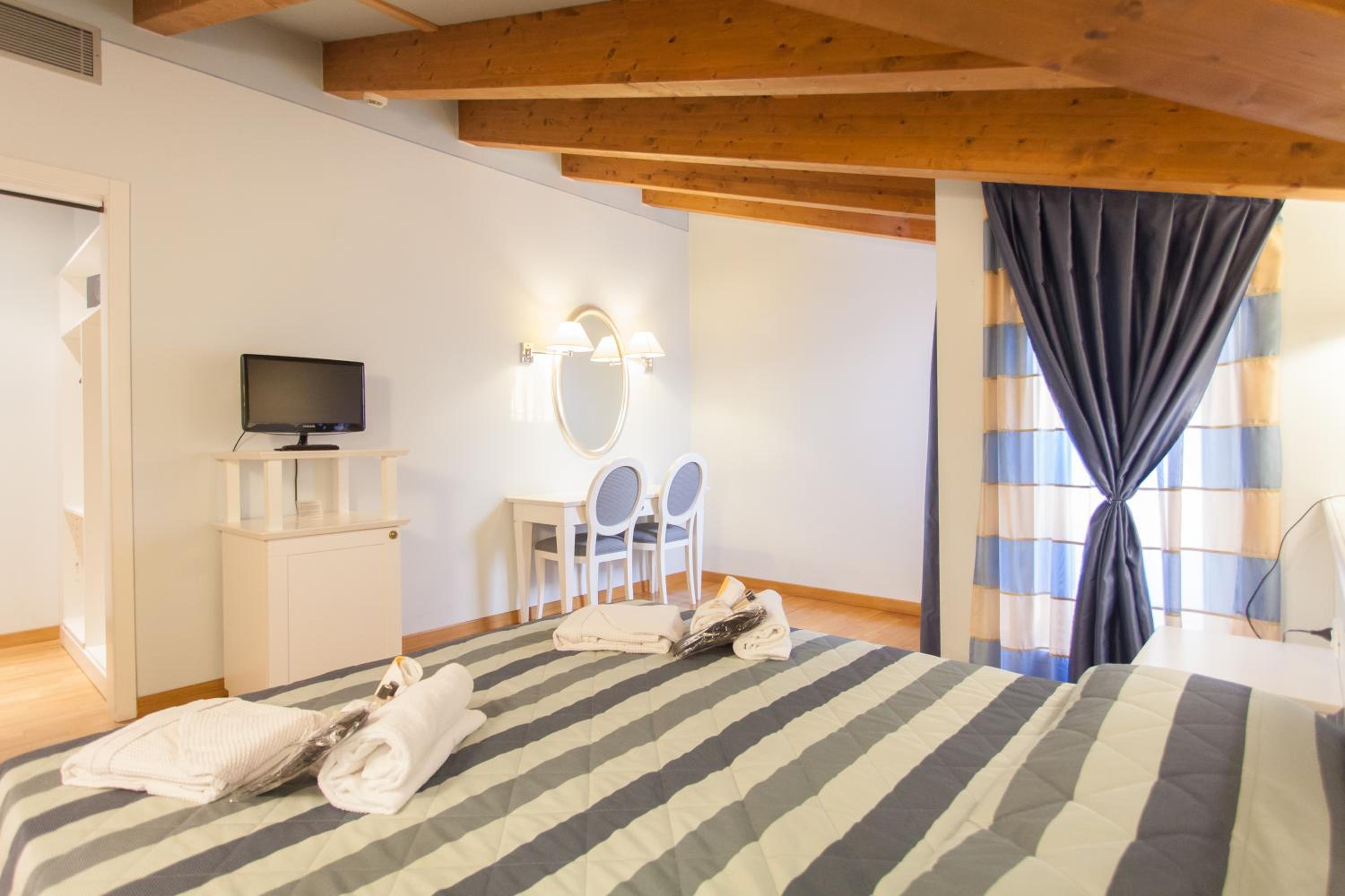 Classic Double or Twin Room - Photo 1
