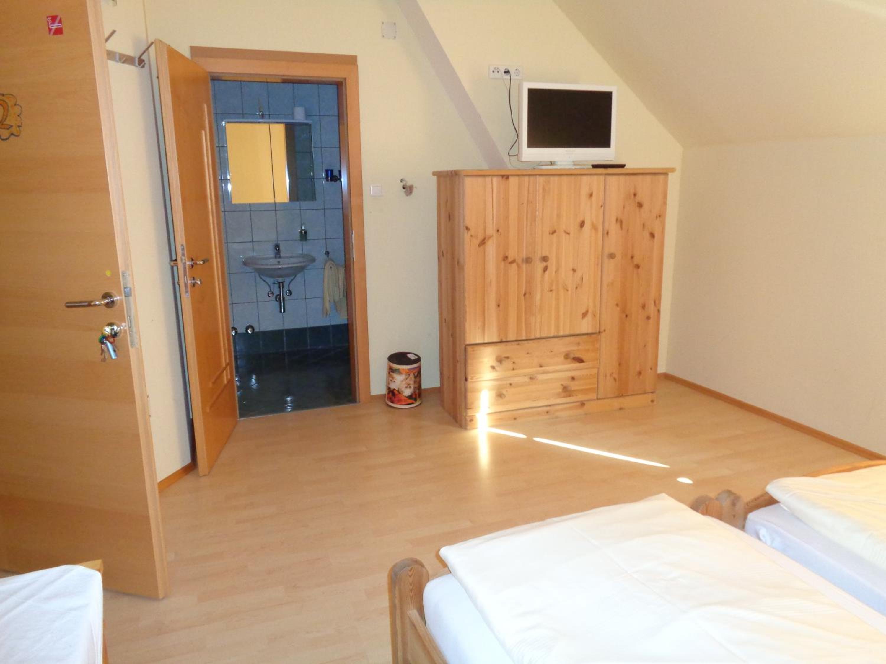 Standard Twin Room photo 2