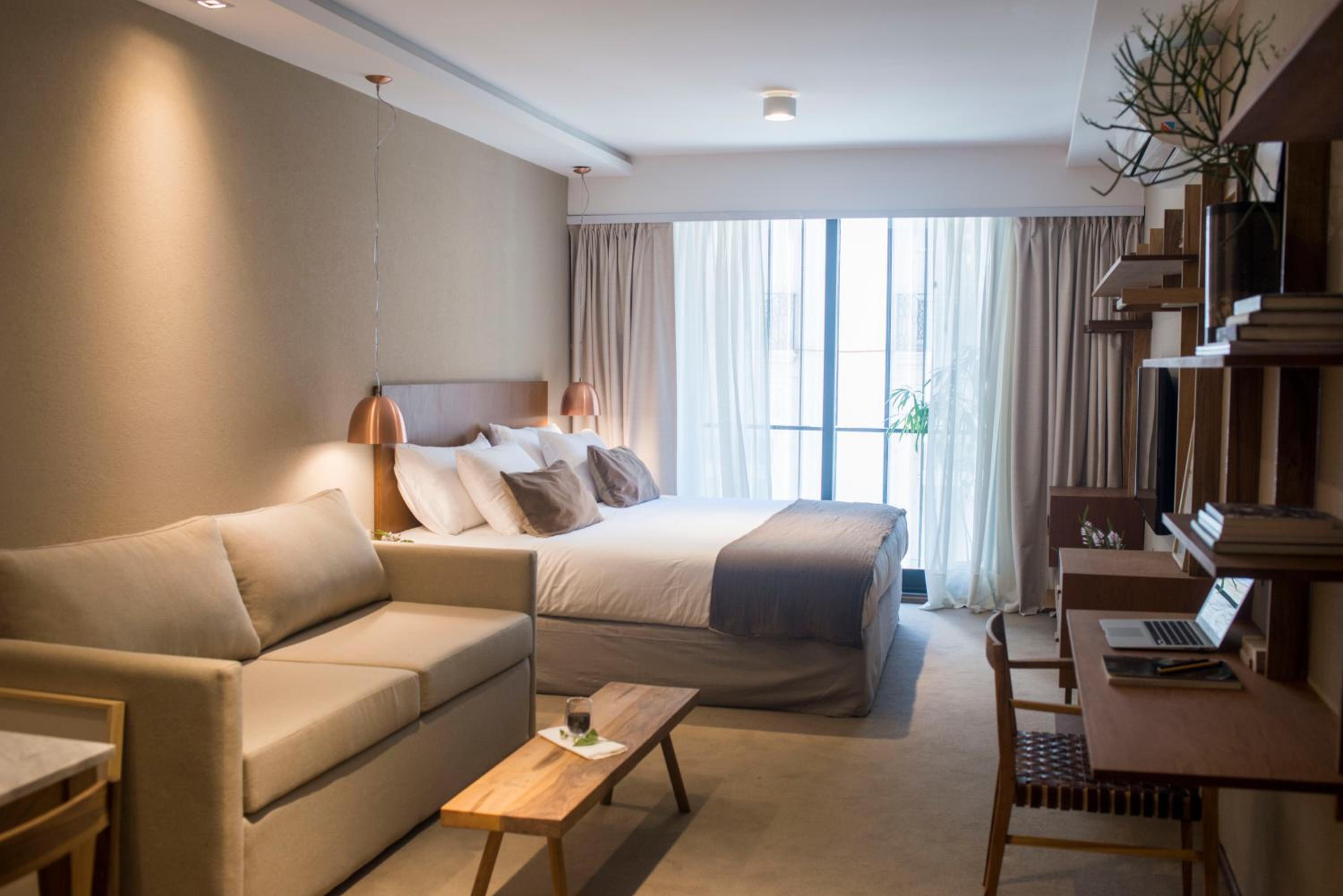 Deluxe King Suite photo 3