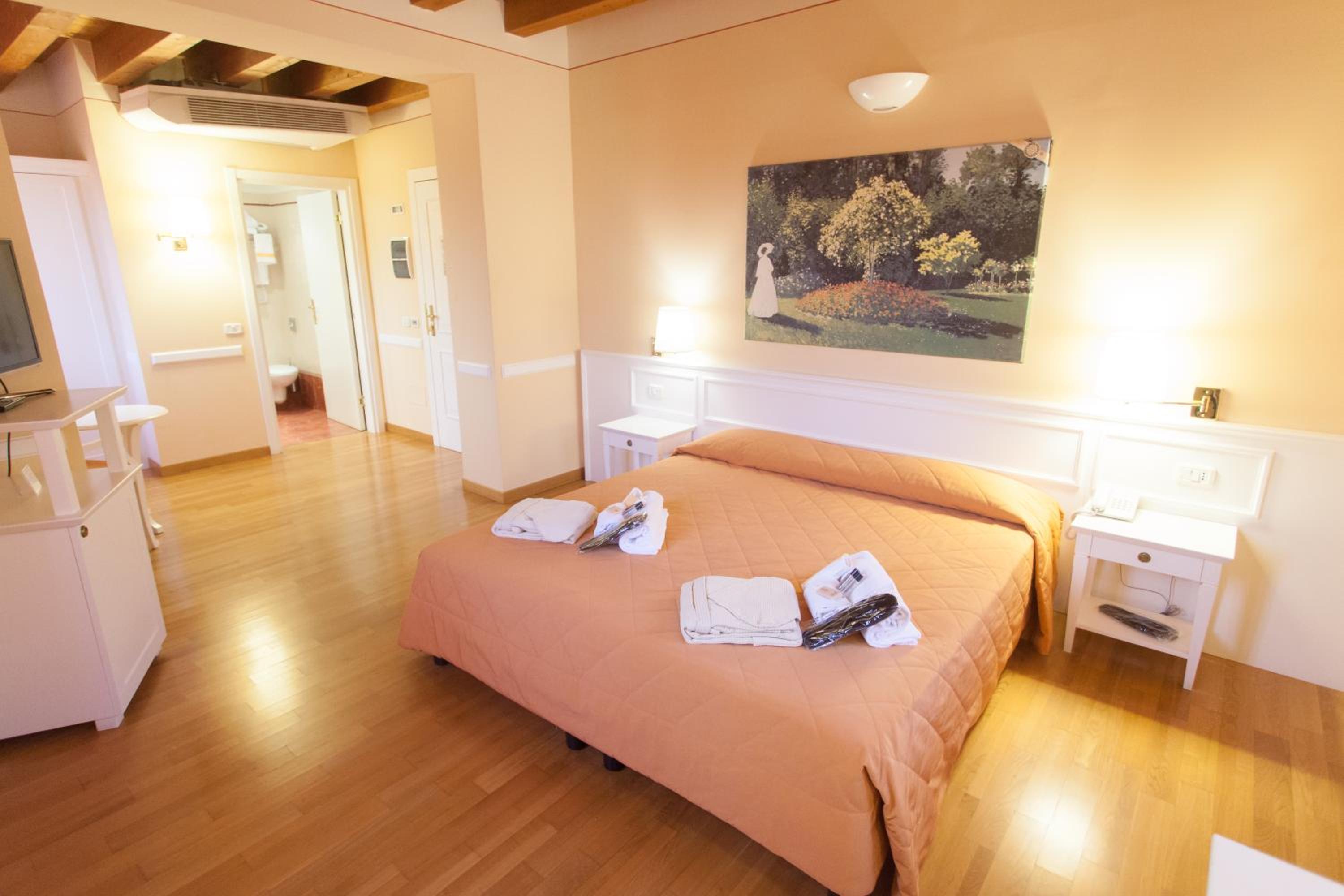 Superior Double or Twin Room - Photo 5