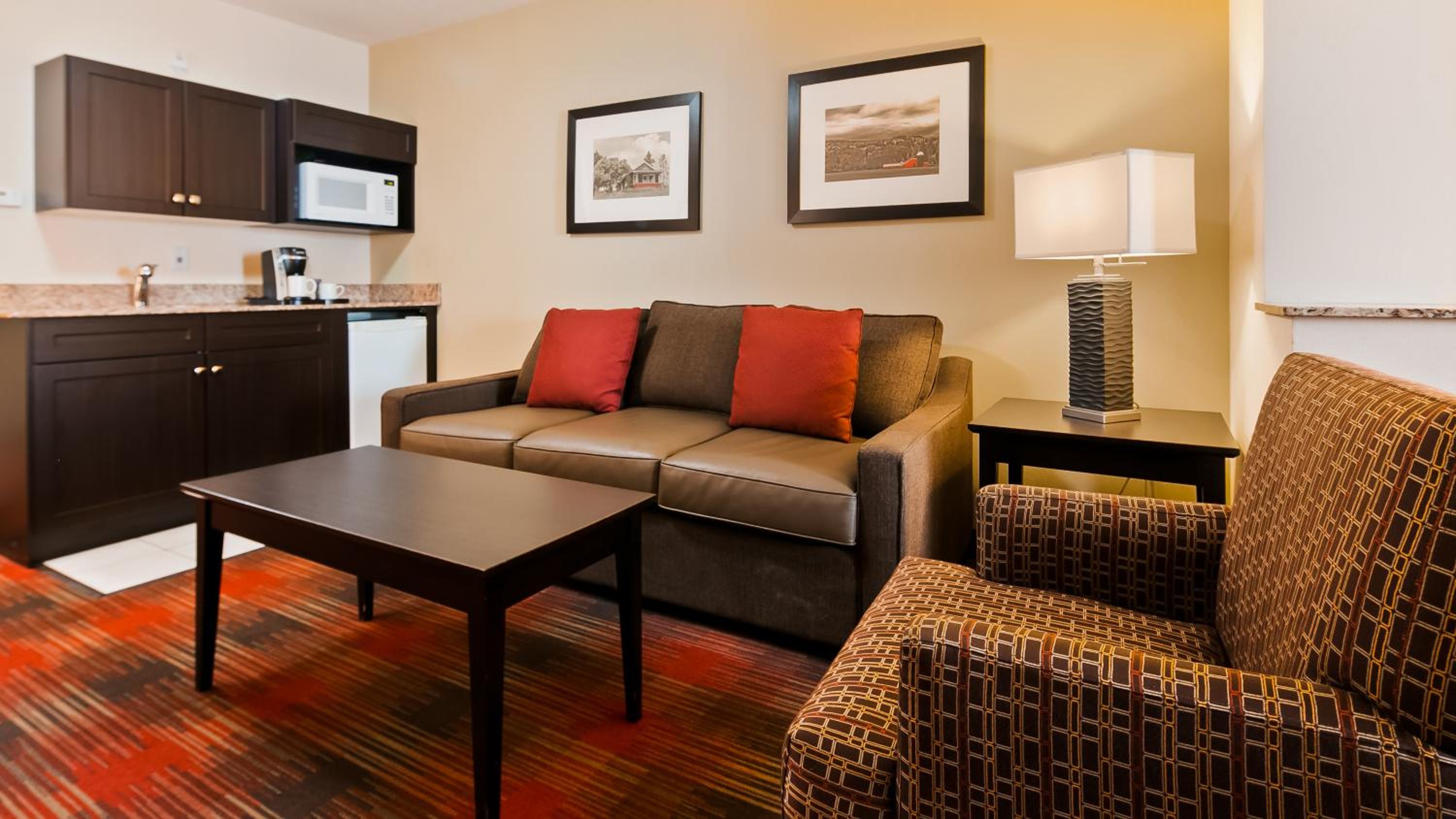 Mini King Suite with Sofa Bed - Non-Smoking - Photo 5