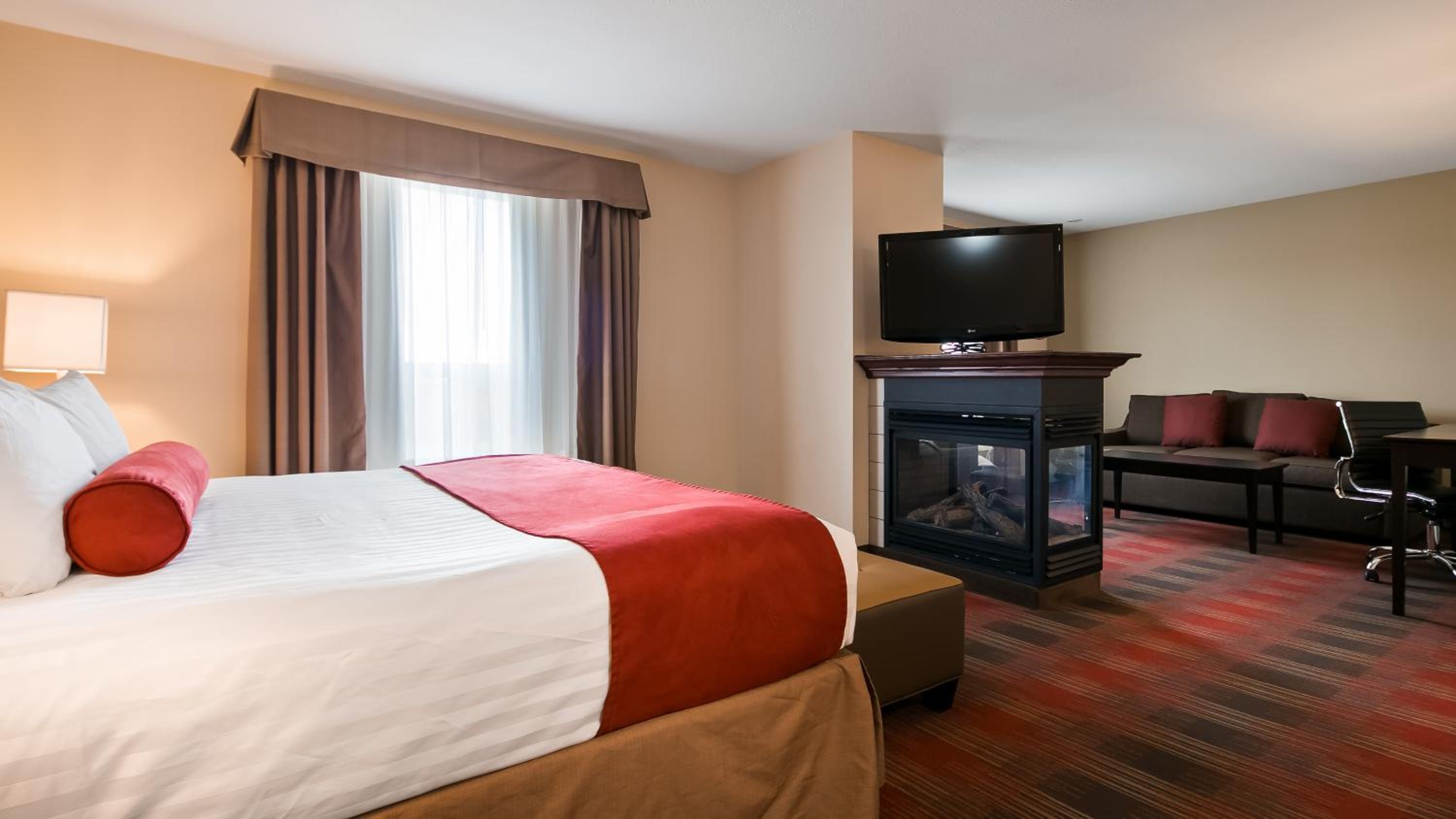 King Suite with Spa Bath and Fireplace - Photo 5