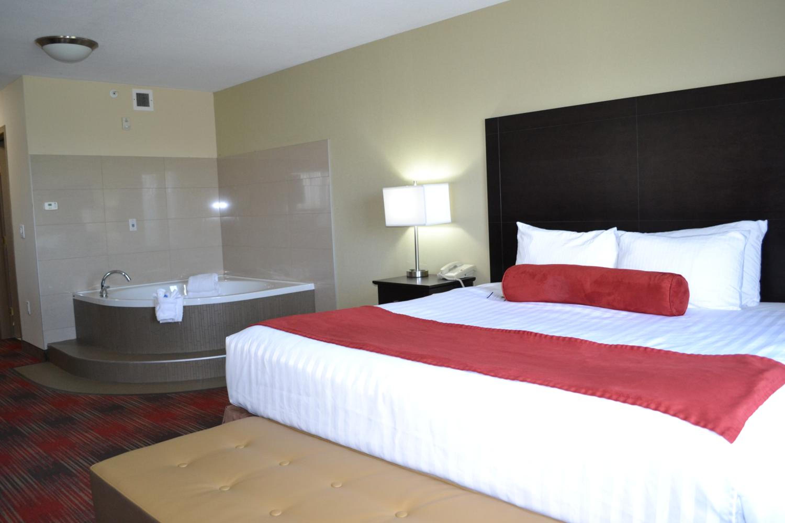 King Suite with Spa Bath and Fireplace - Photo 7