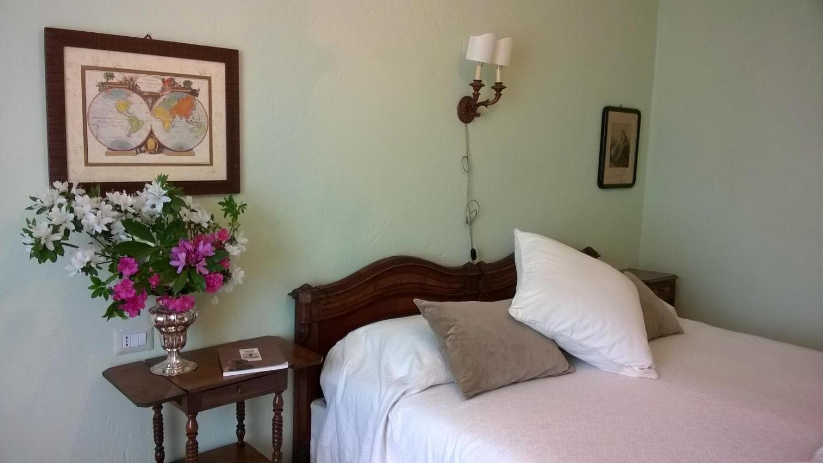Double Room with Private External Bathroom - Photo 4