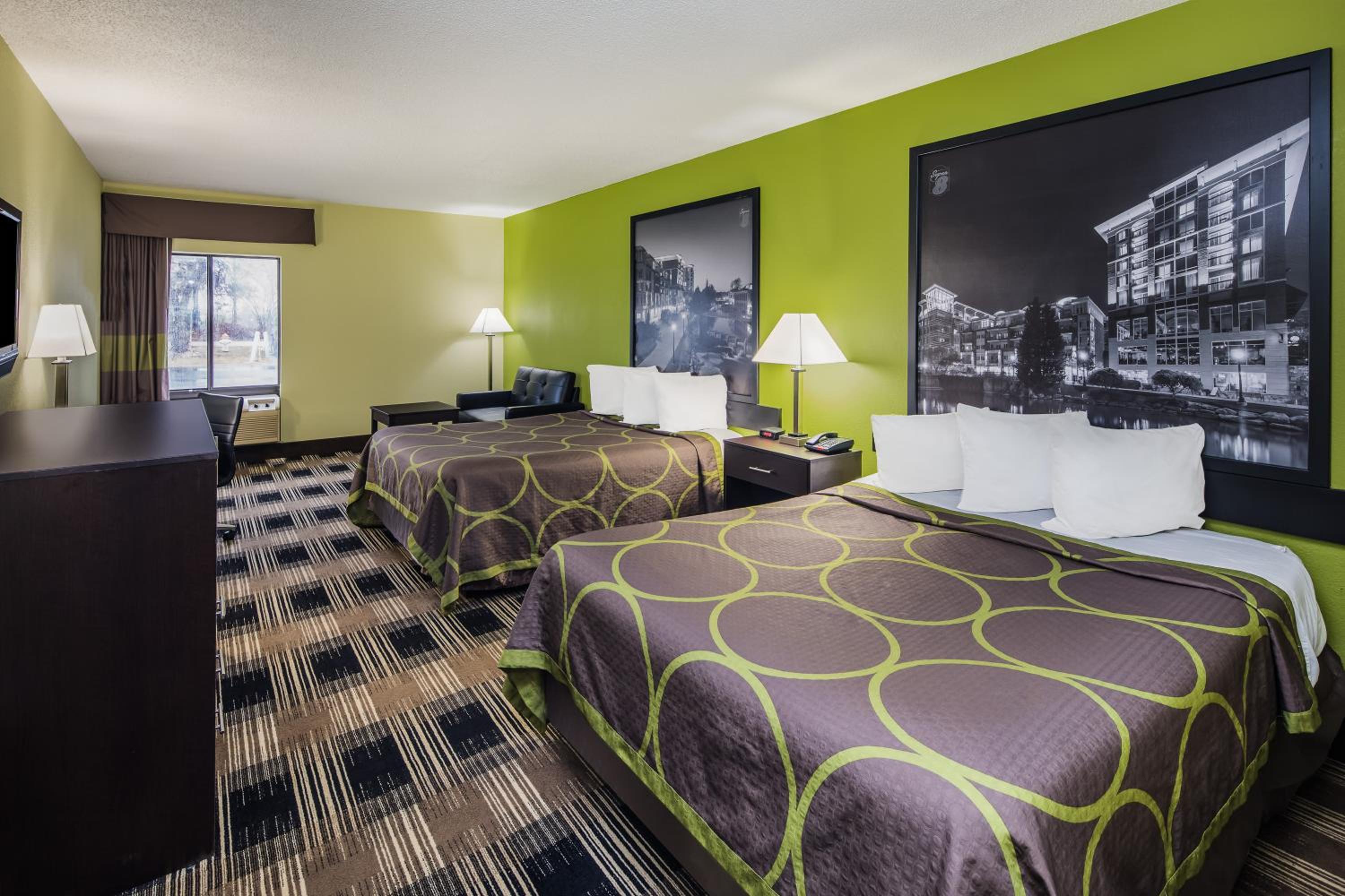 Queen Room with Two Queen Beds - Non-Smoking - Photo 5
