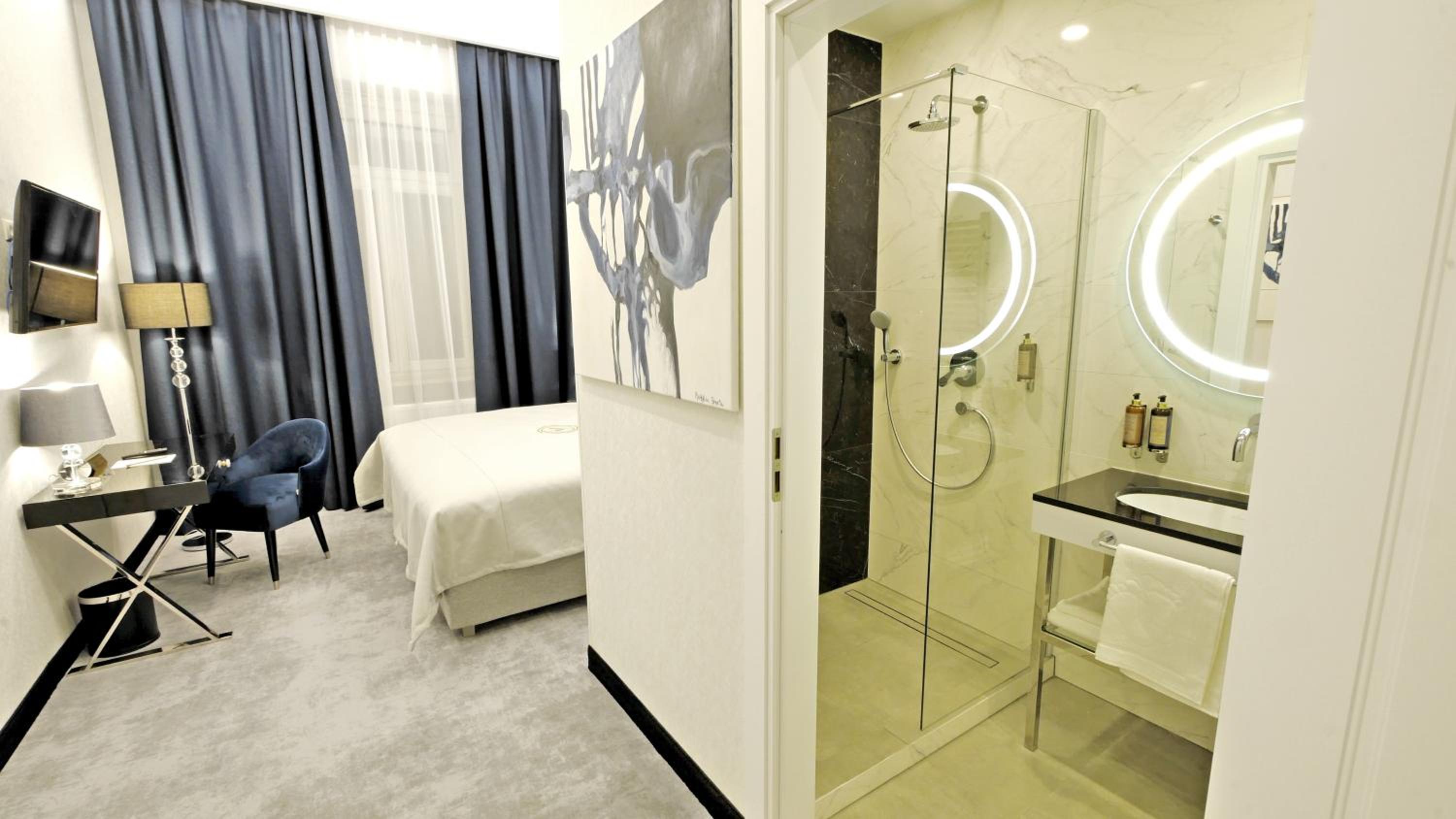 Deluxe Double Room photo 3