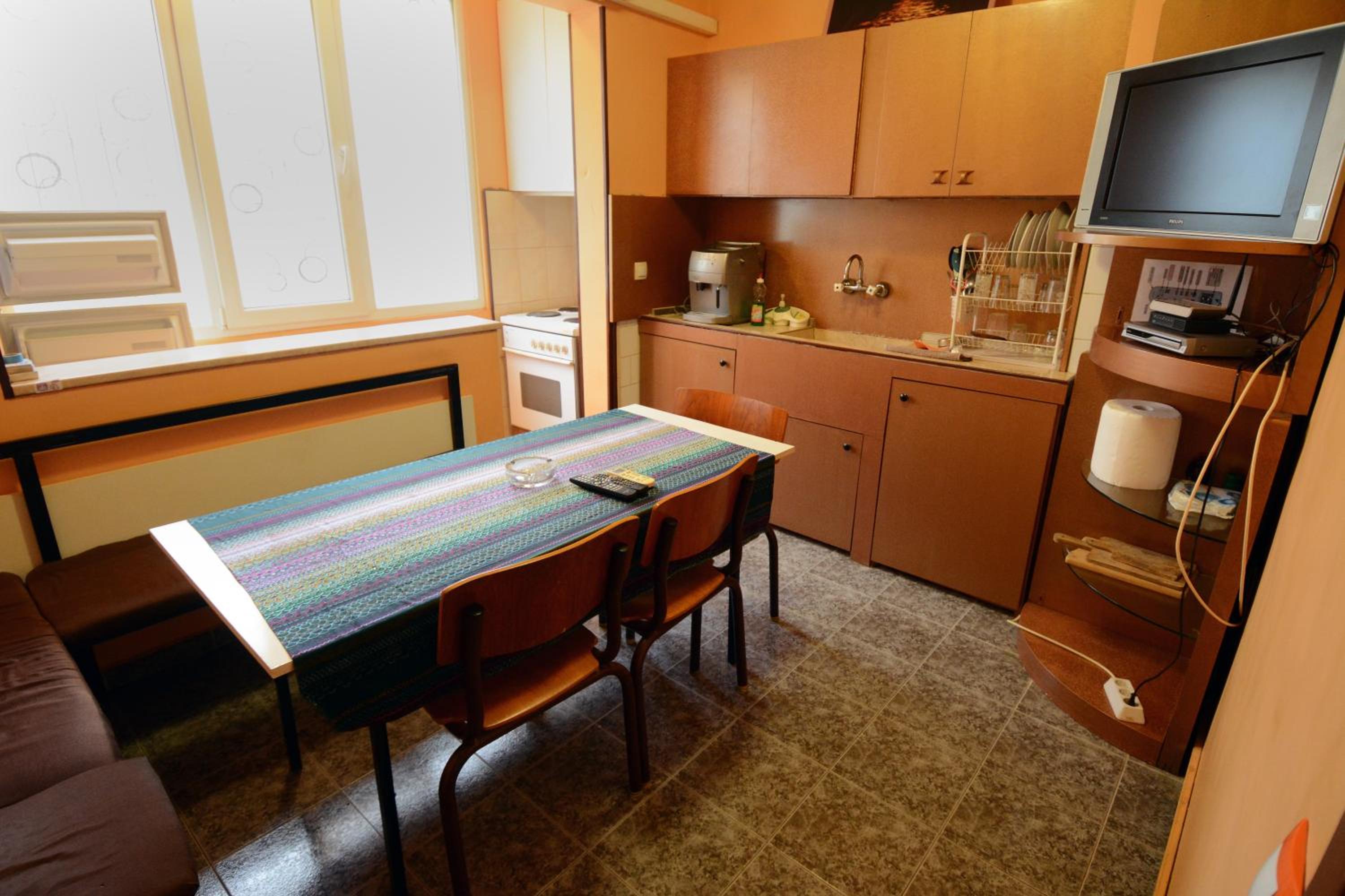 Three-Bedroom Apartment - Photo 7