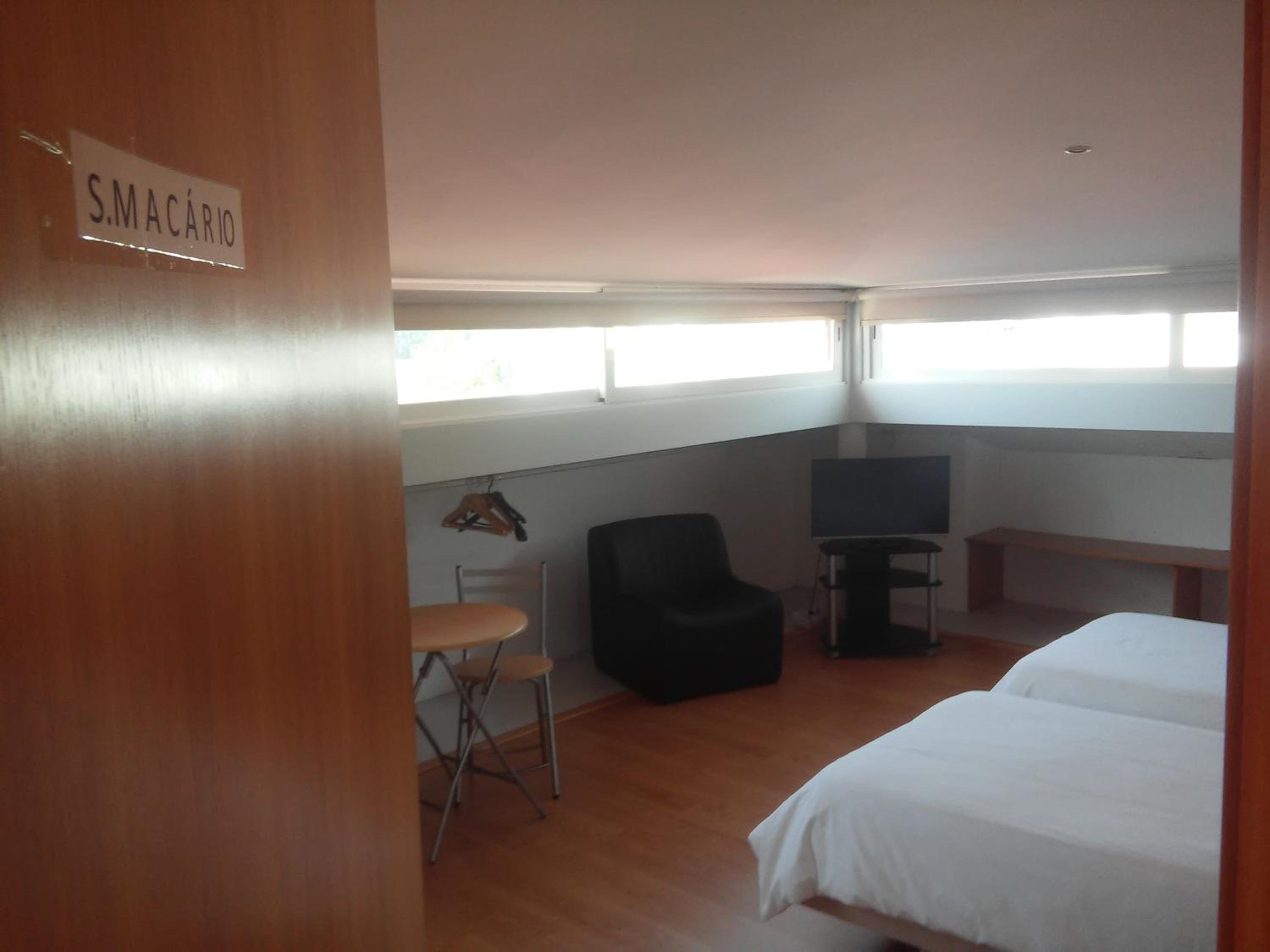 Triple Room with Private Bathroom - Photo 10