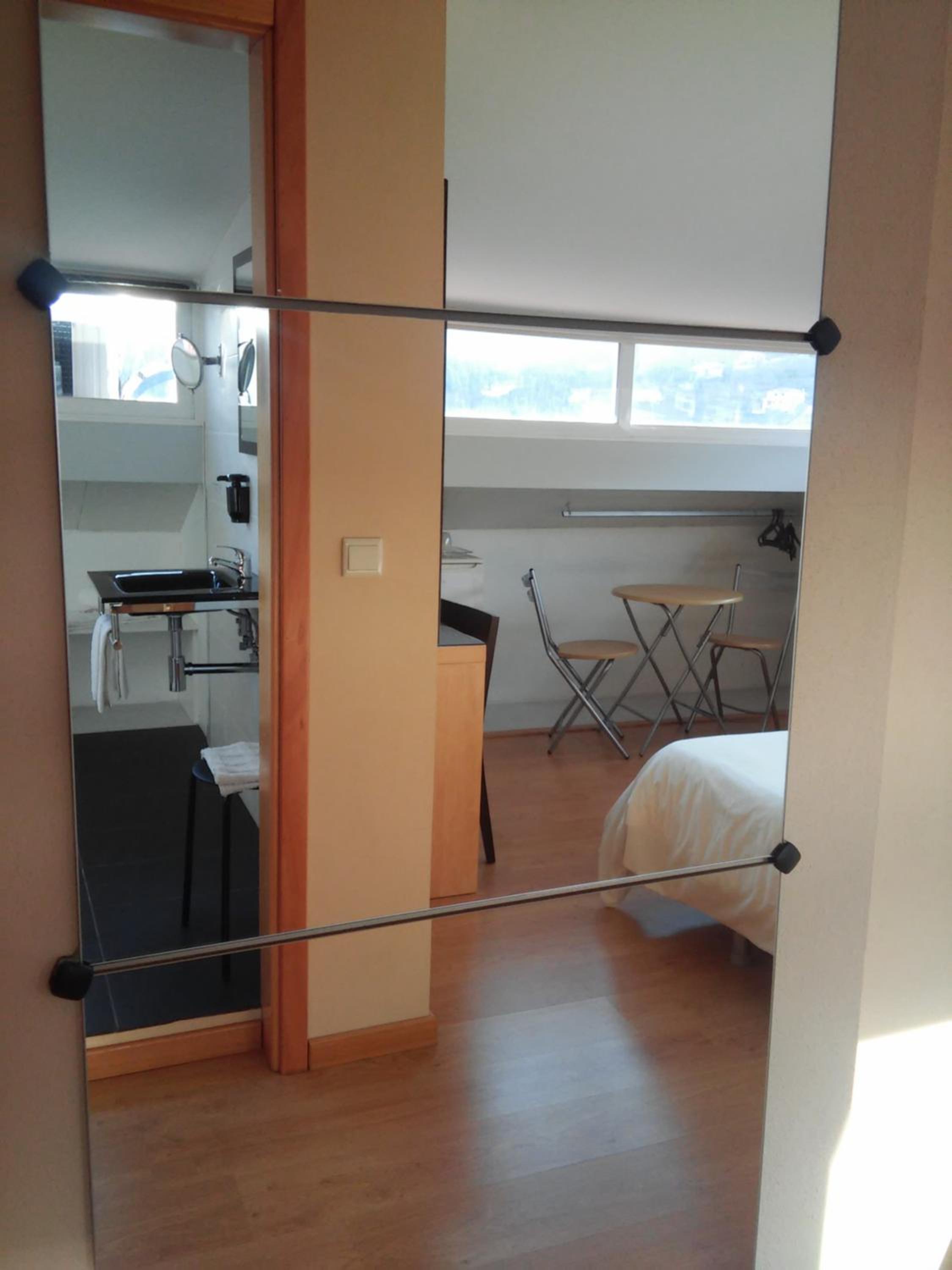 Double Room with Private Bathroom - Photo 24