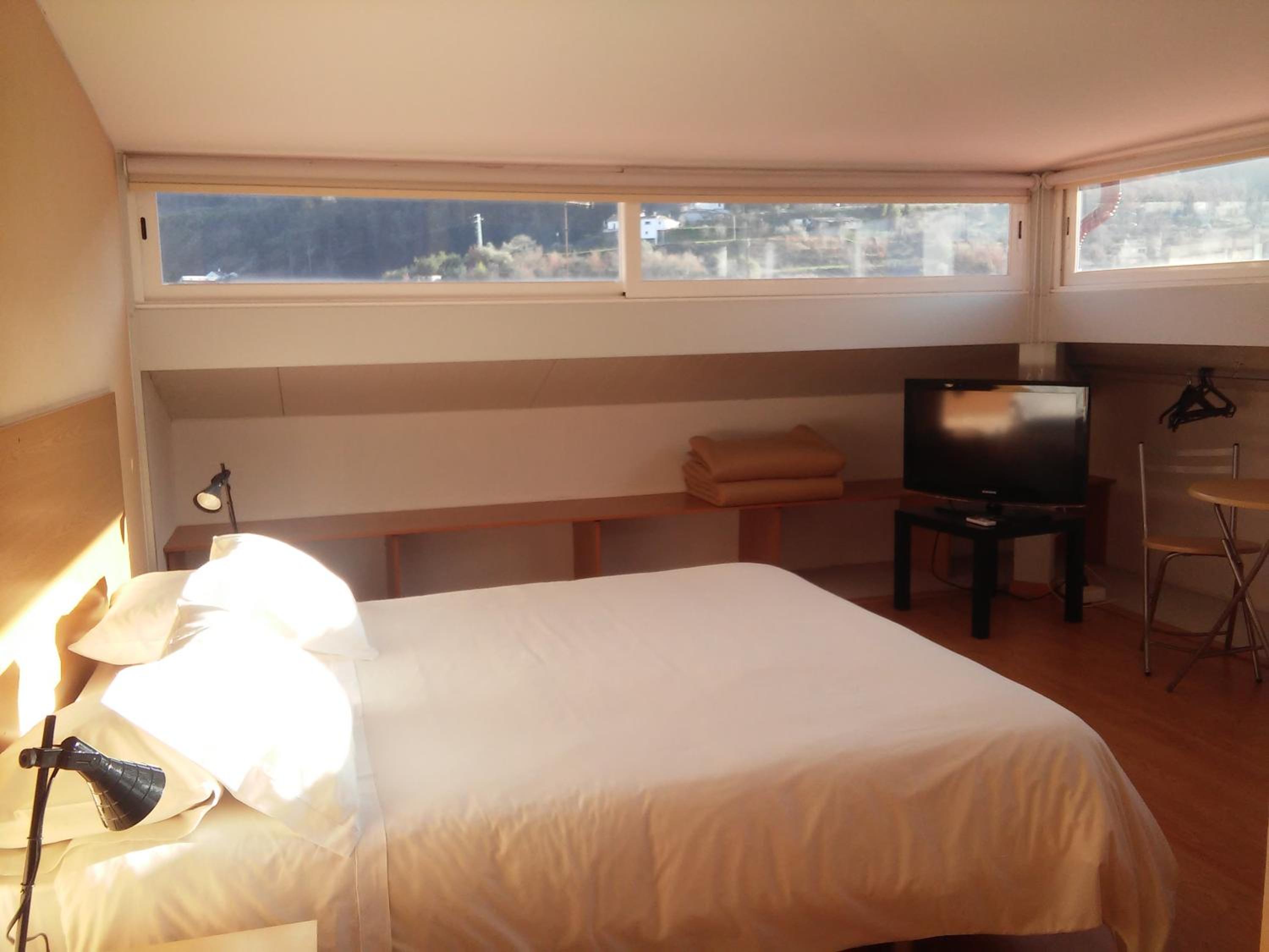 Double Room with Private Bathroom - Photo 23