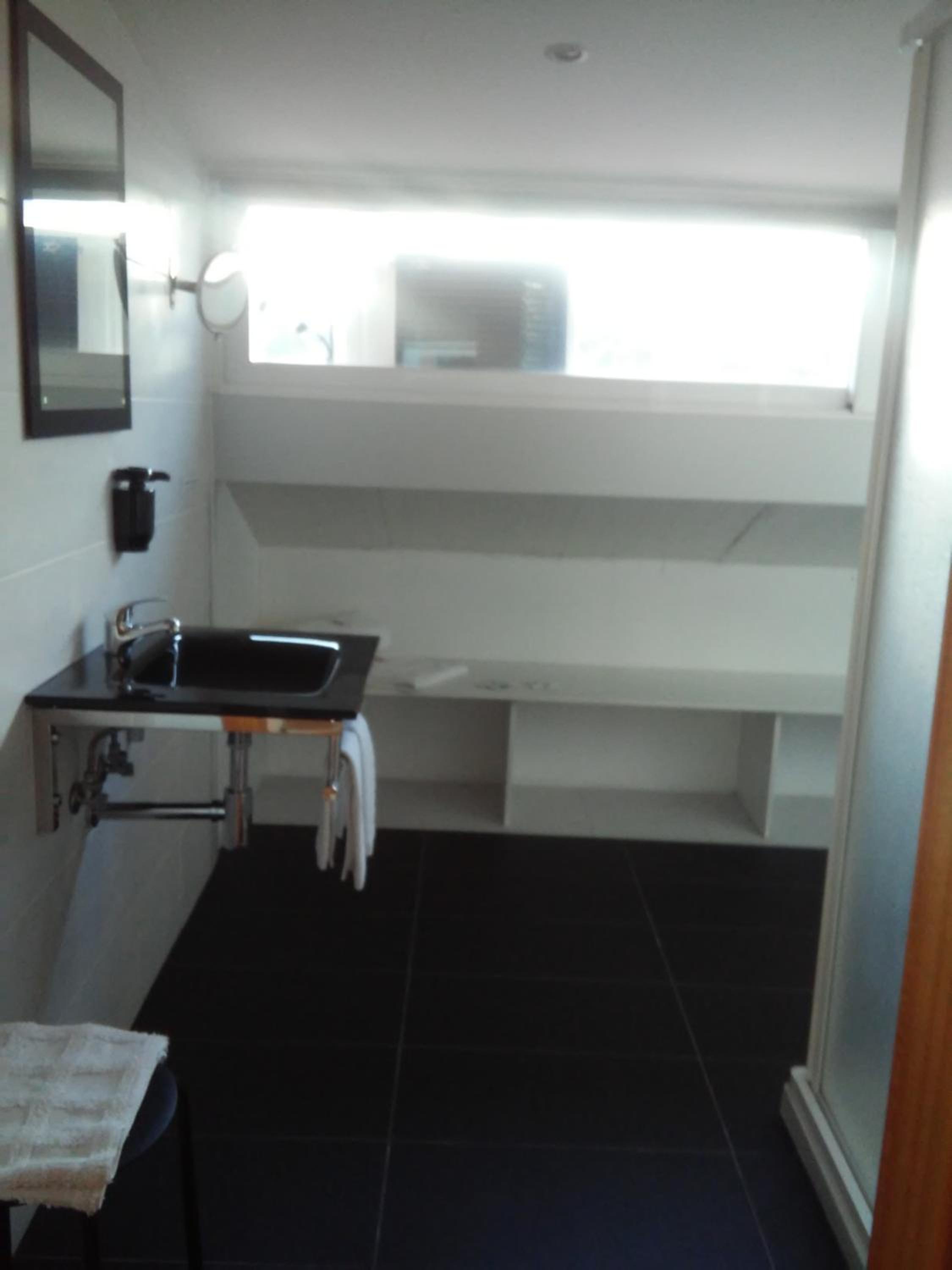 Double Room with Private Bathroom - Photo 2