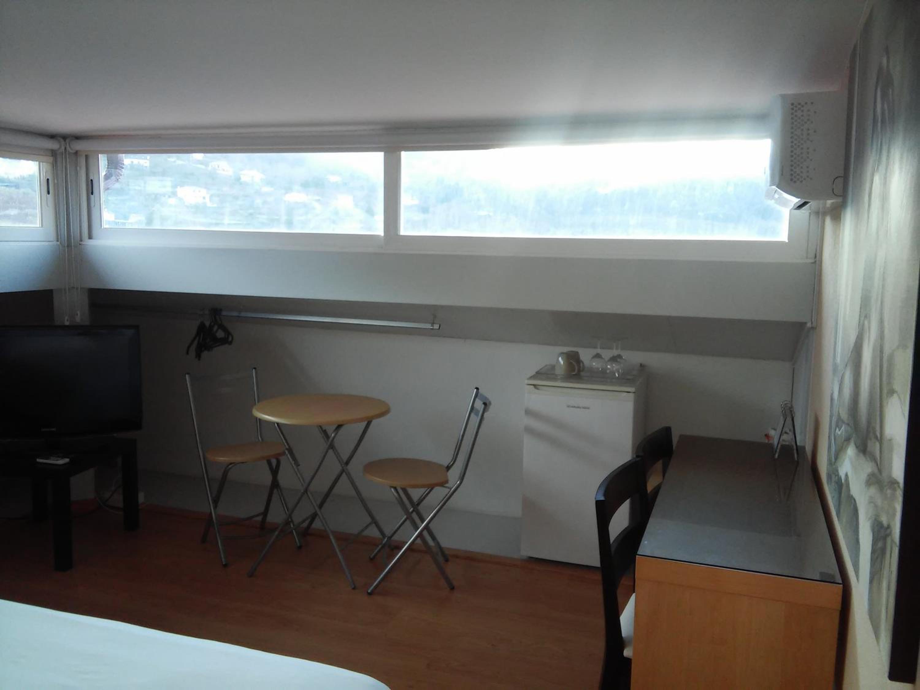 Double Room with Private Bathroom - Photo 6