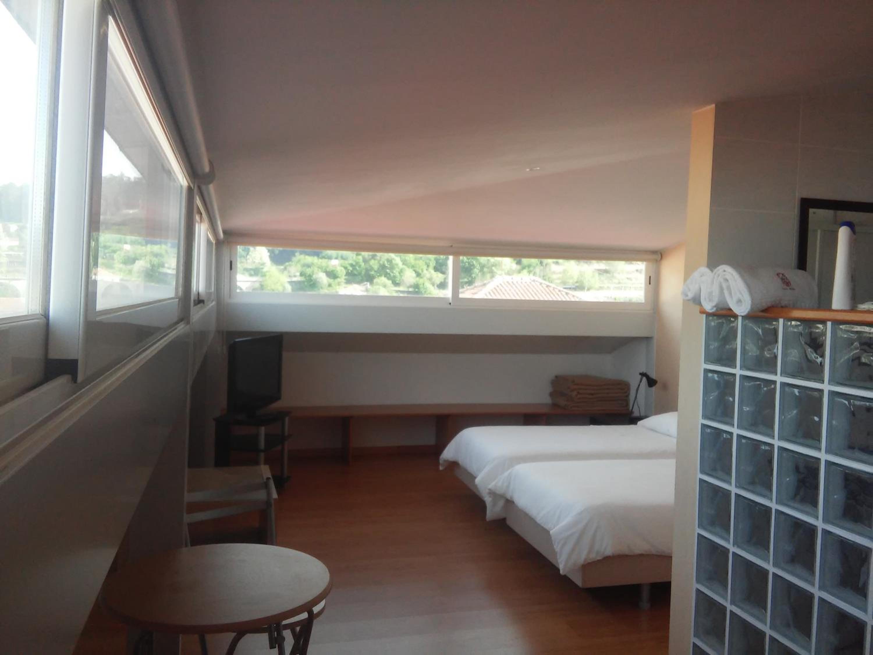 Double or Twin Room with City View - Photo 9