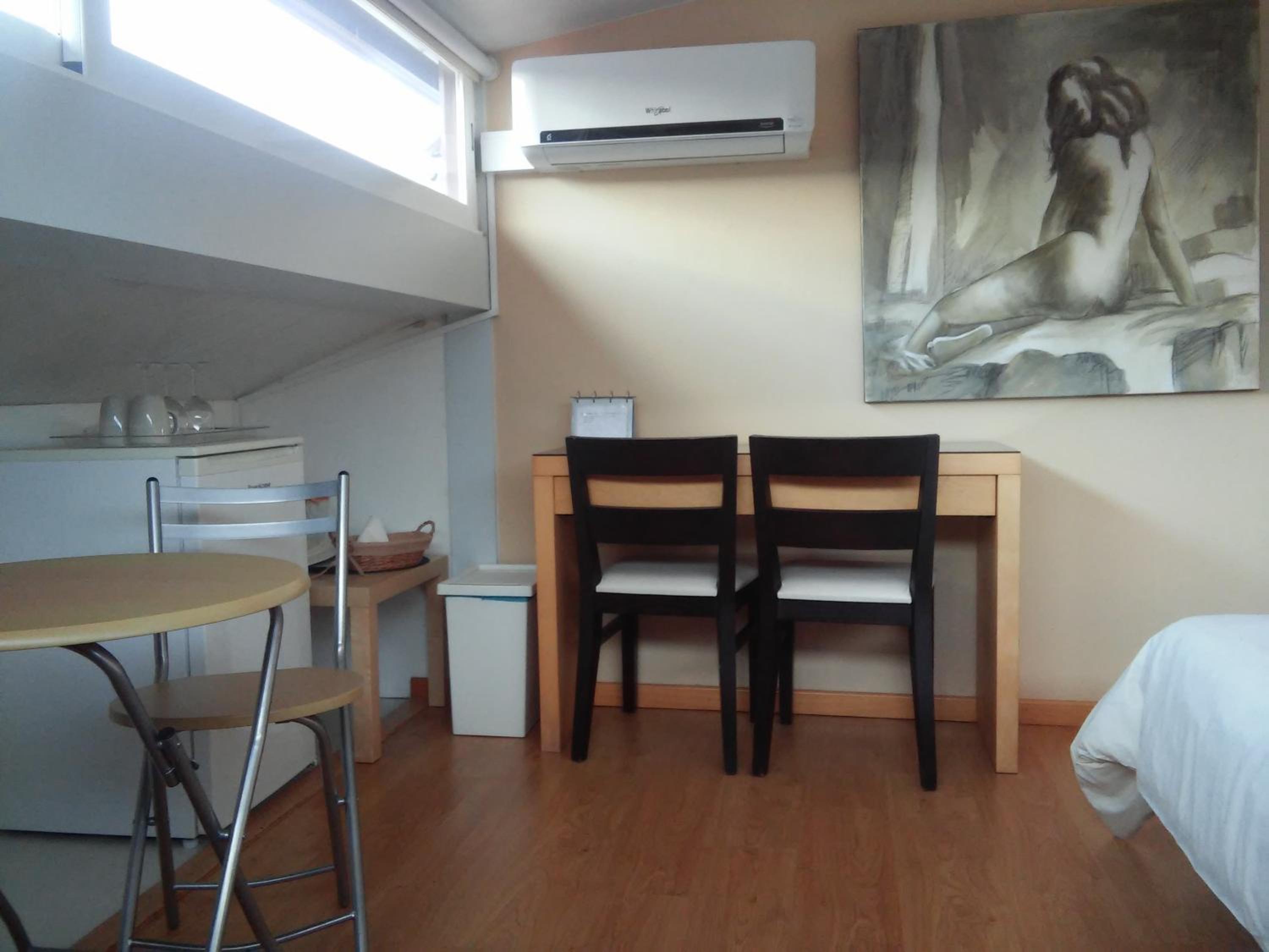 Double Room with Private Bathroom - Photo 7