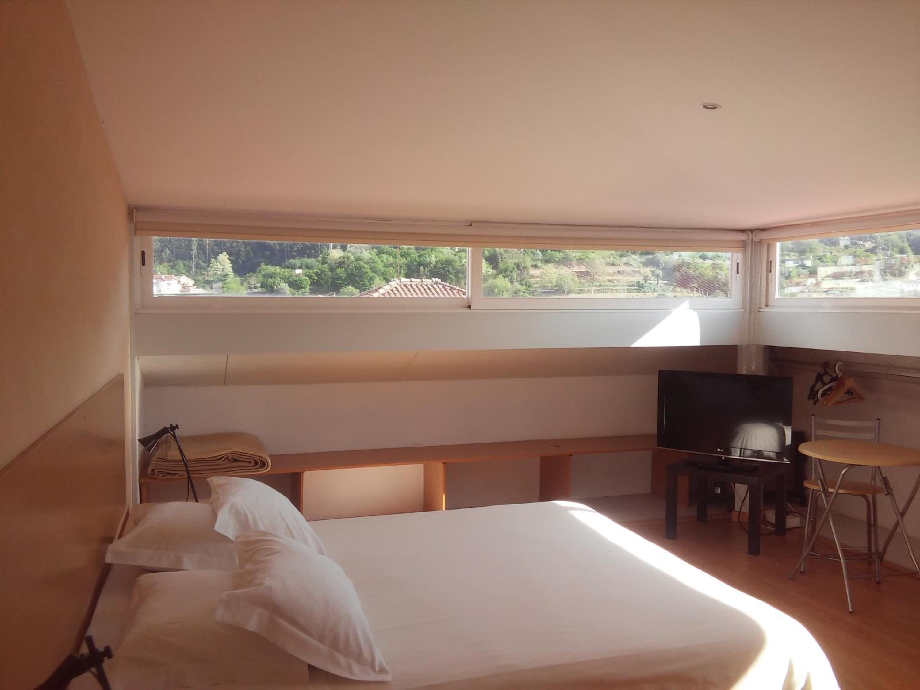 Double Room with Private Bathroom - Photo 10