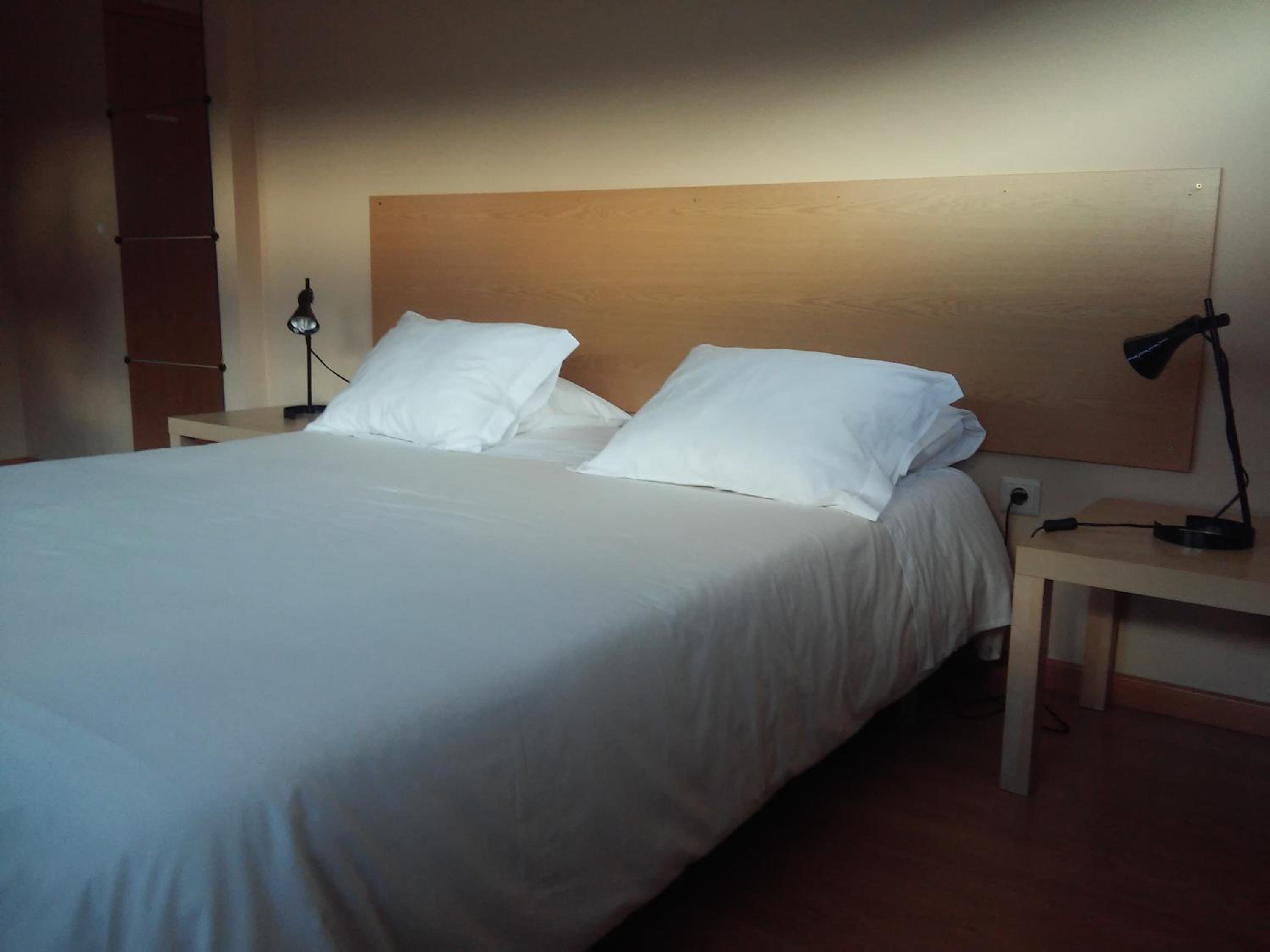 Double Room with Private Bathroom - Photo 14