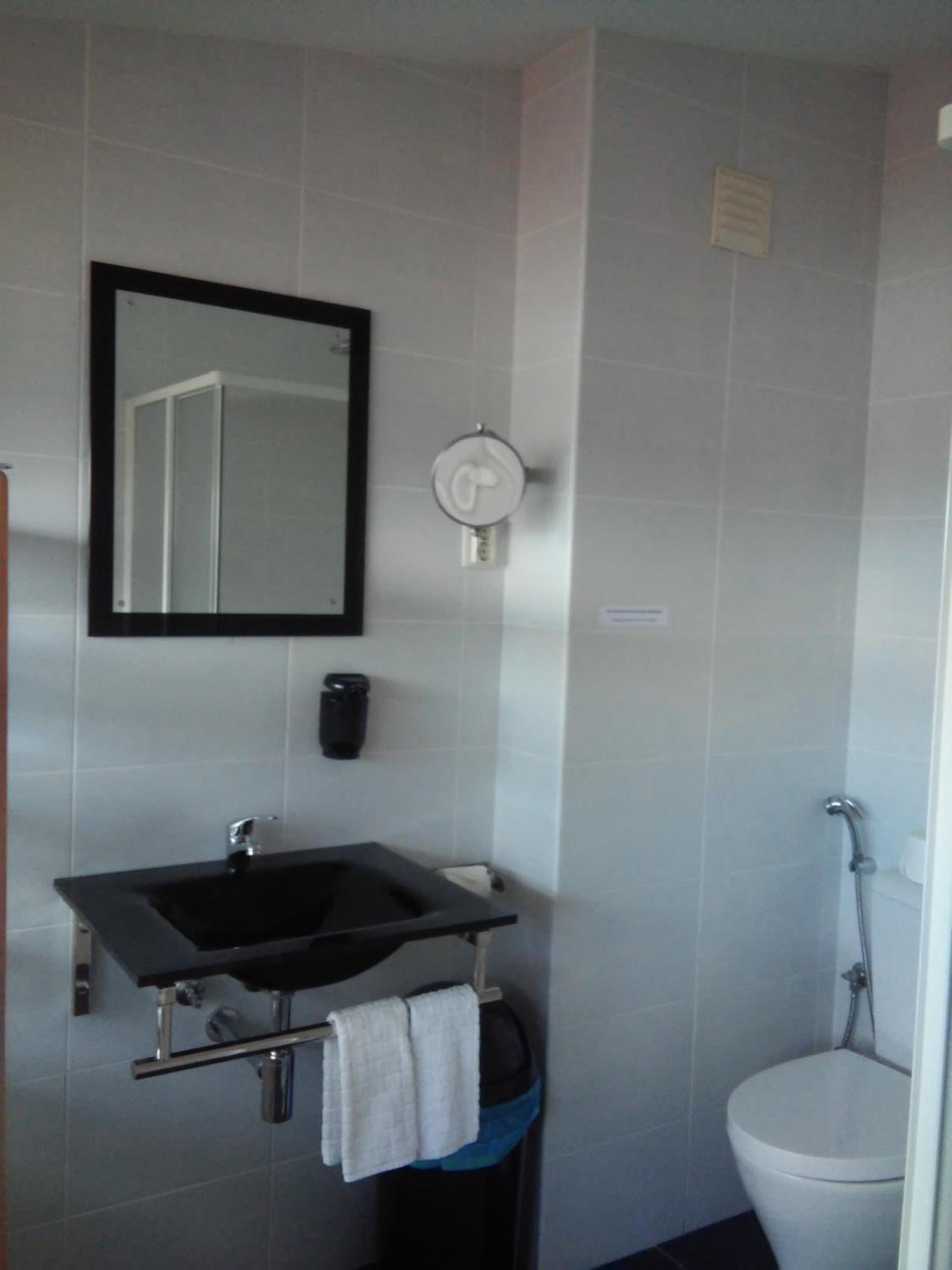 Double Room with Private Bathroom - Photo 15