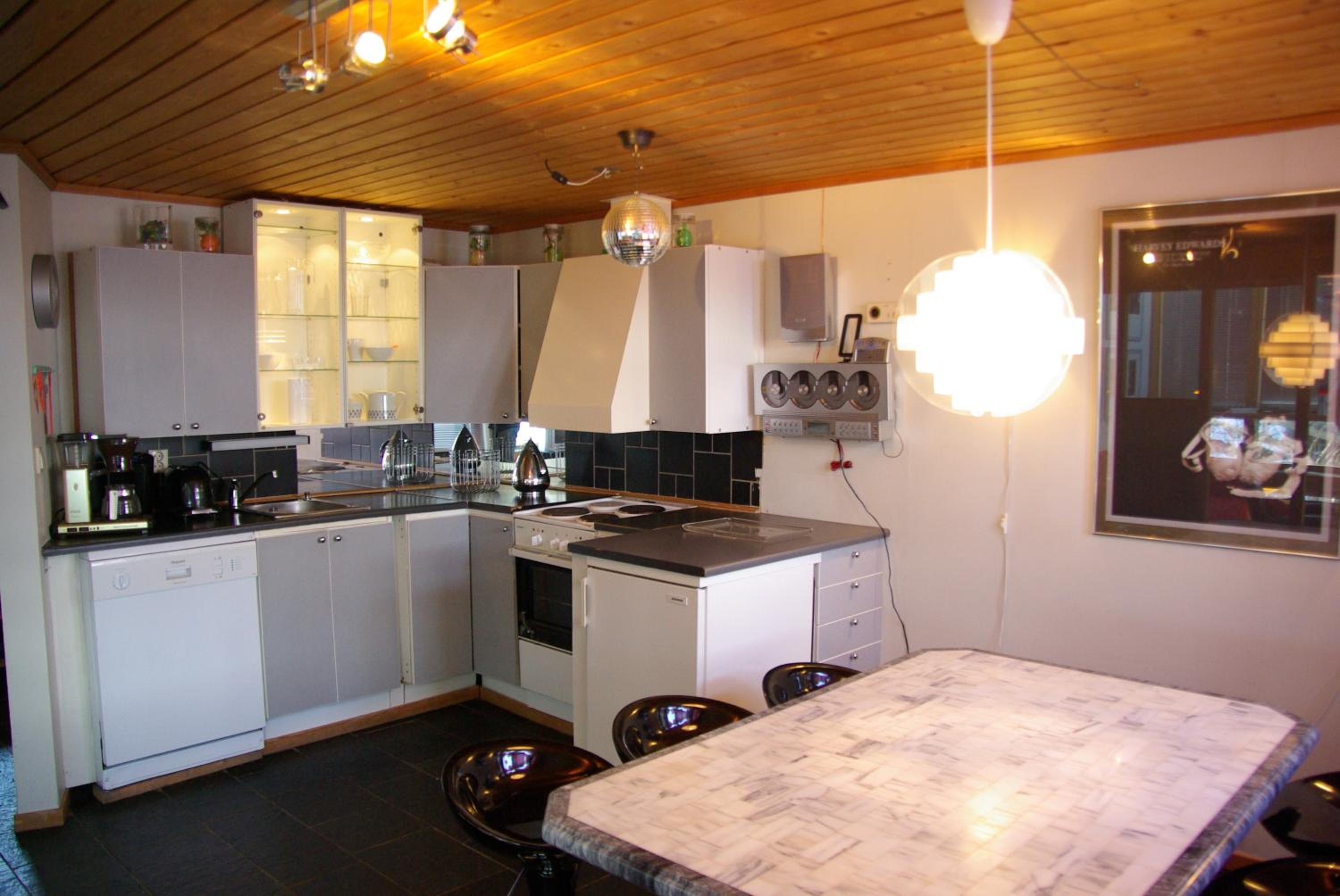 Three-Bedroom House - Photo 4